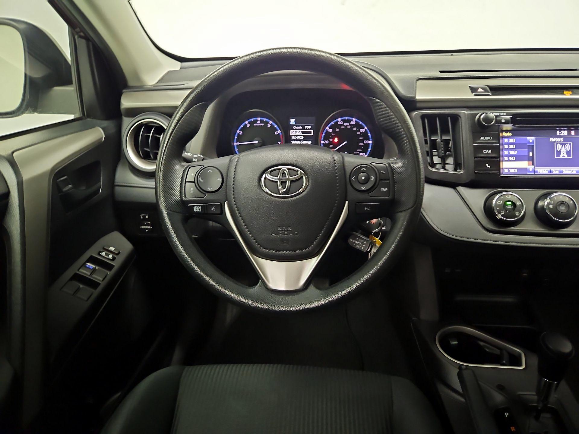 Thumbnail: 2017 Toyota RAV4 - 10
