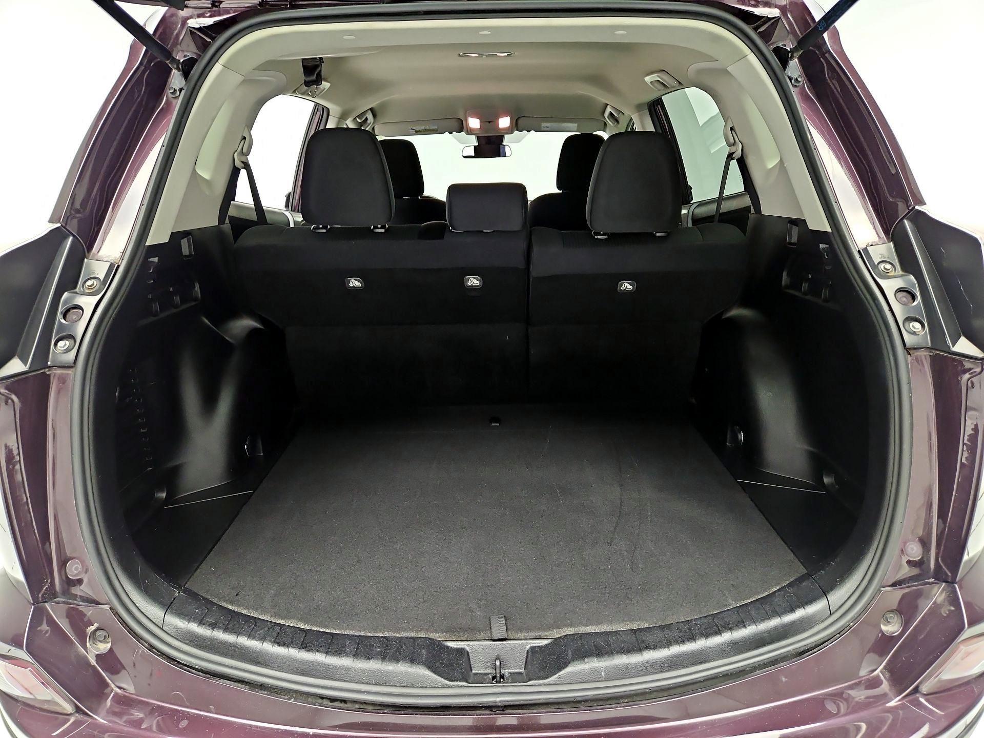 Thumbnail: 2017 Toyota RAV4 - 20