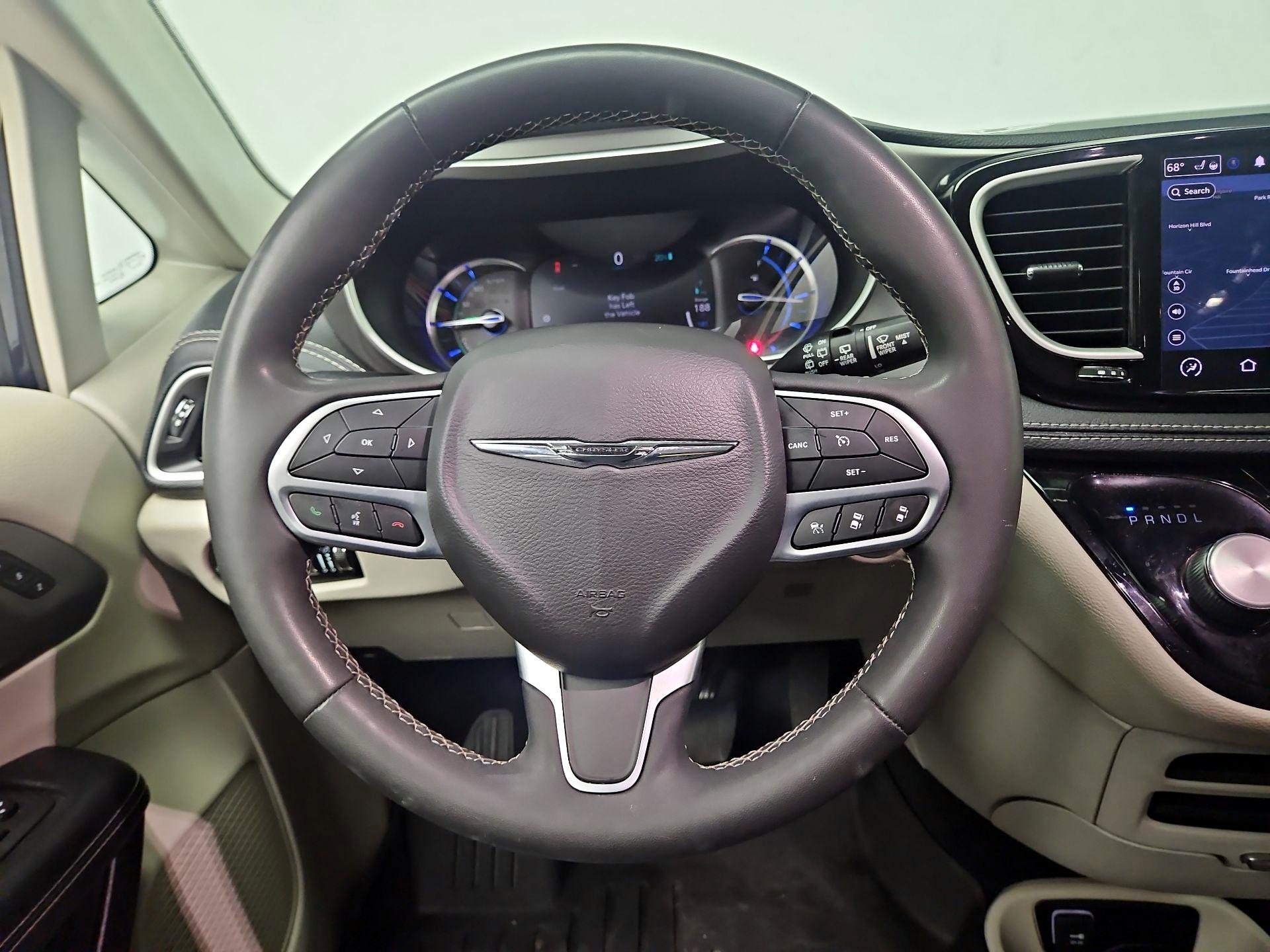 Thumbnail: 2022 Chrysler Pacifica - 10
