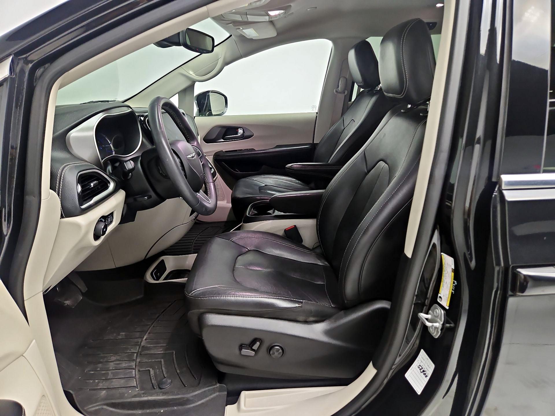 Thumbnail: 2022 Chrysler Pacifica - 11