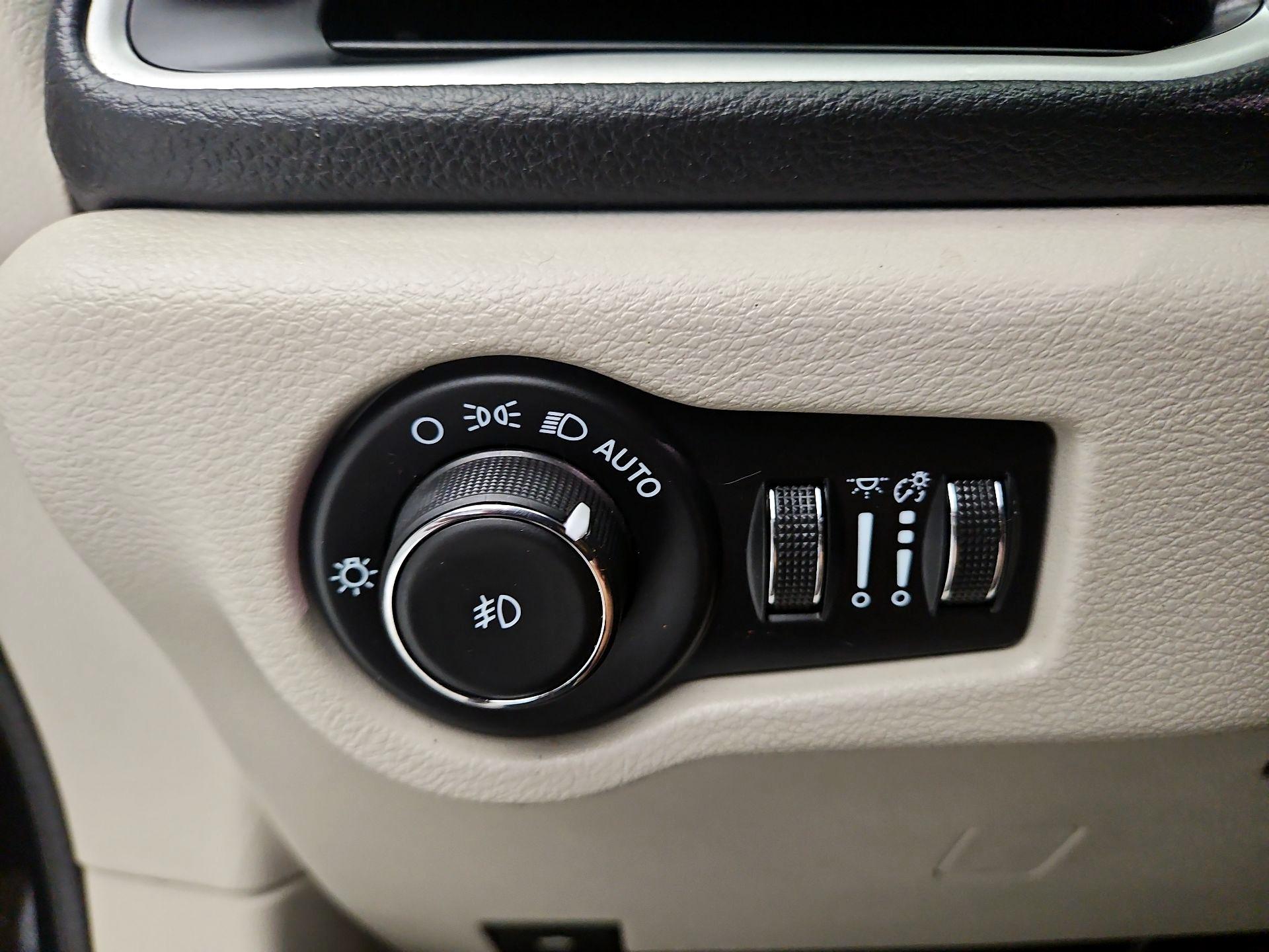 Thumbnail: 2022 Chrysler Pacifica - 13