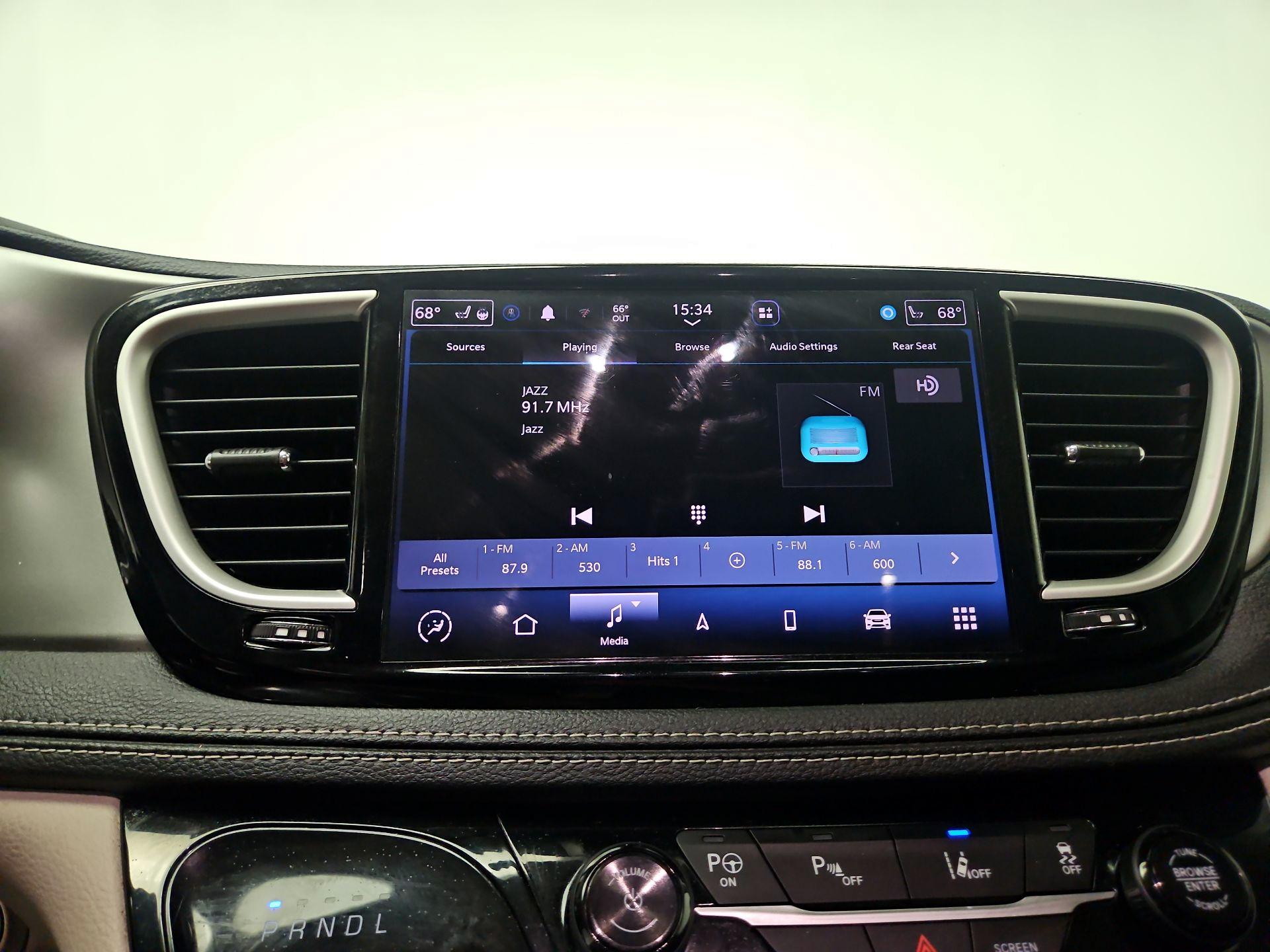 Thumbnail: 2022 Chrysler Pacifica - 16
