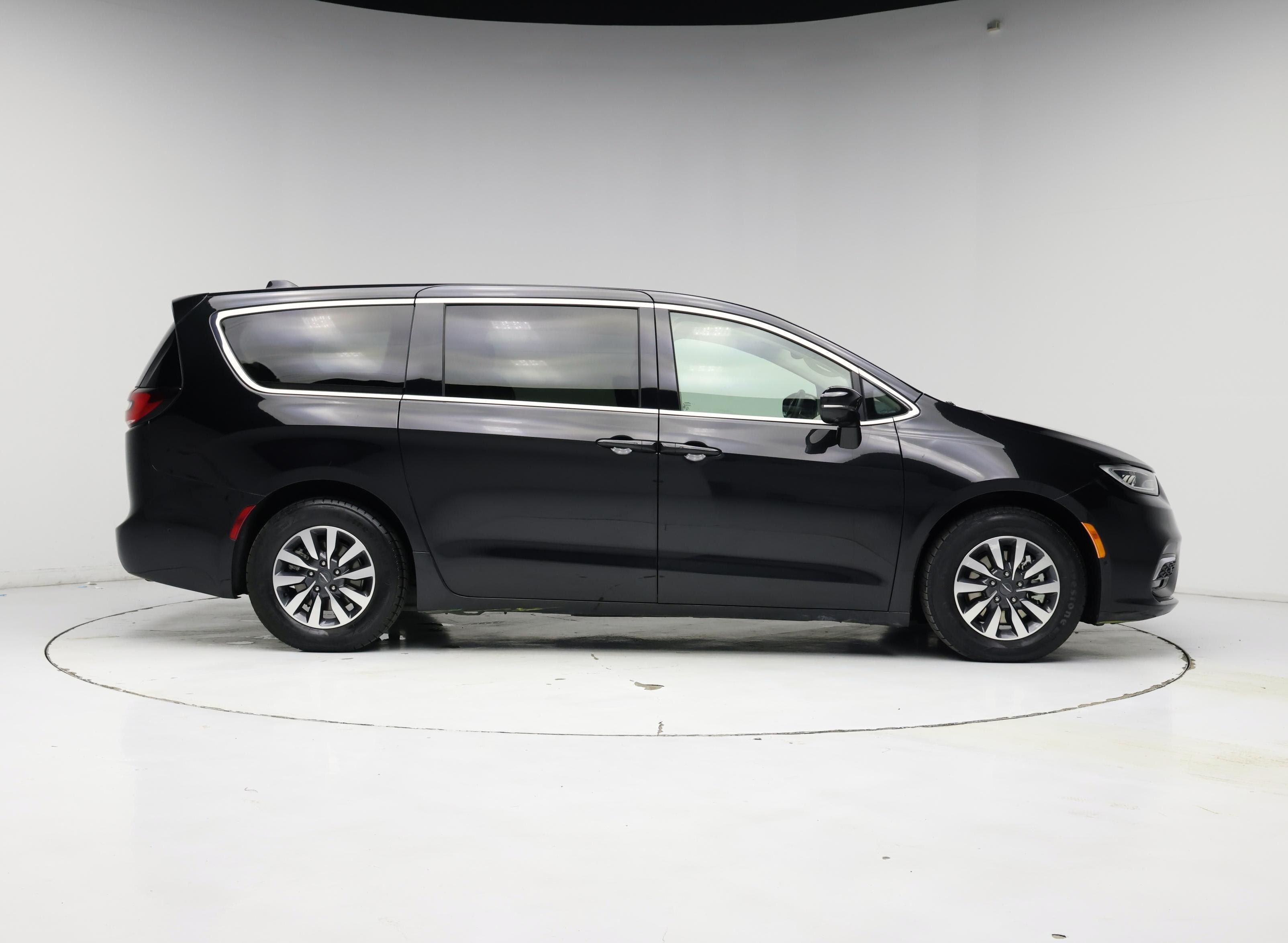 Thumbnail: 2022 Chrysler Pacifica - 7
