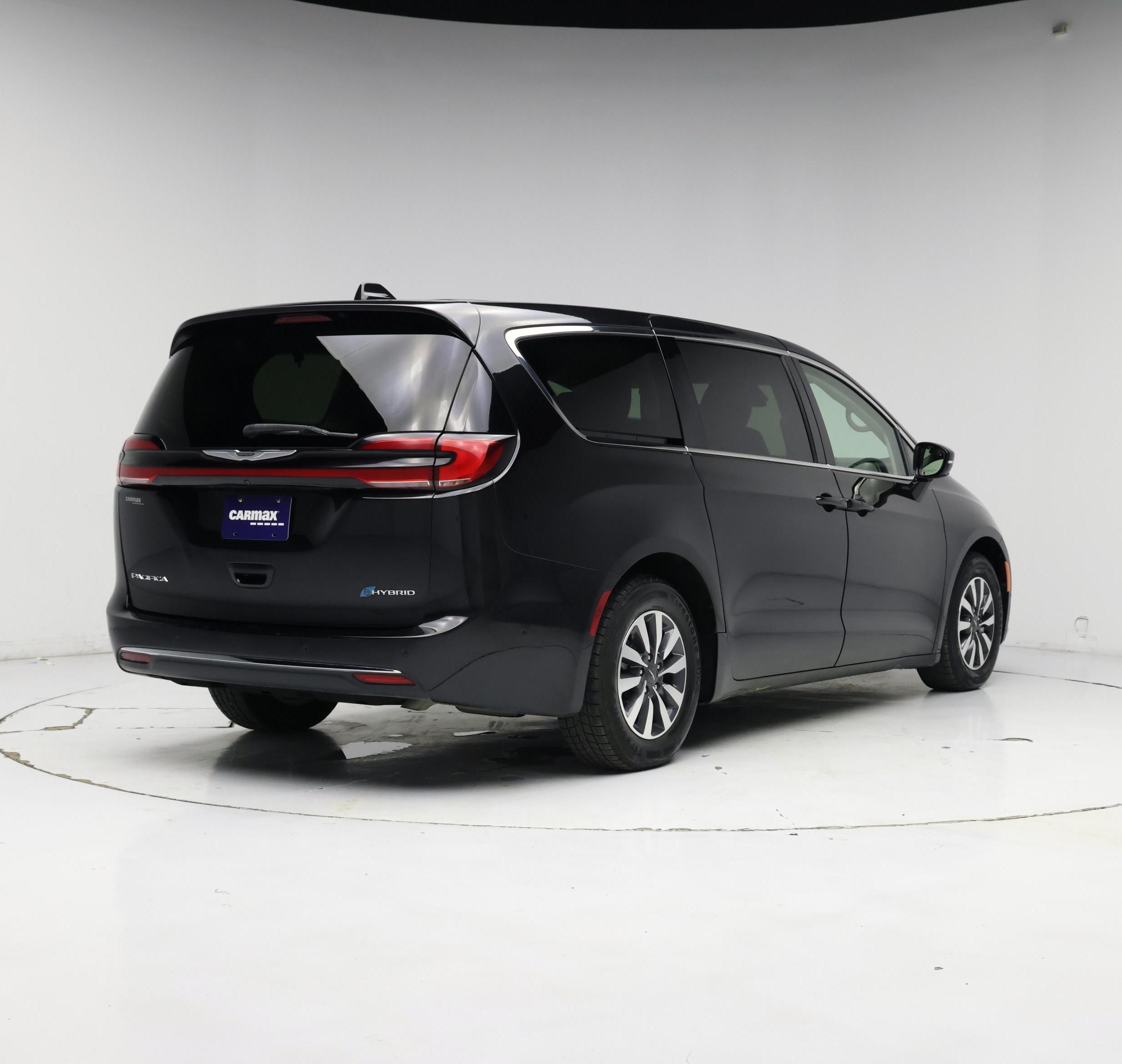 Thumbnail: 2022 Chrysler Pacifica - 8