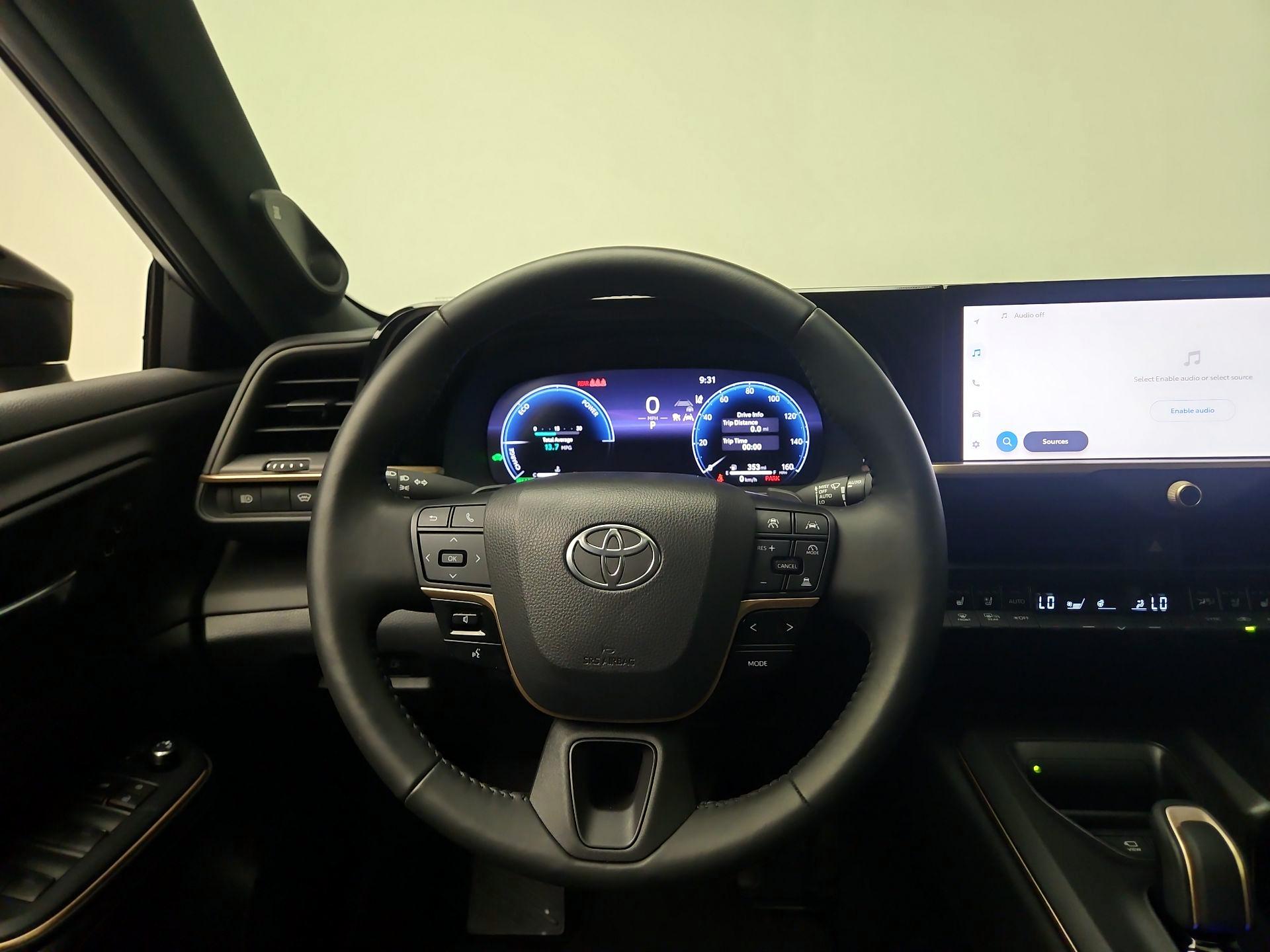 Thumbnail: 2023 Toyota Crown - 10