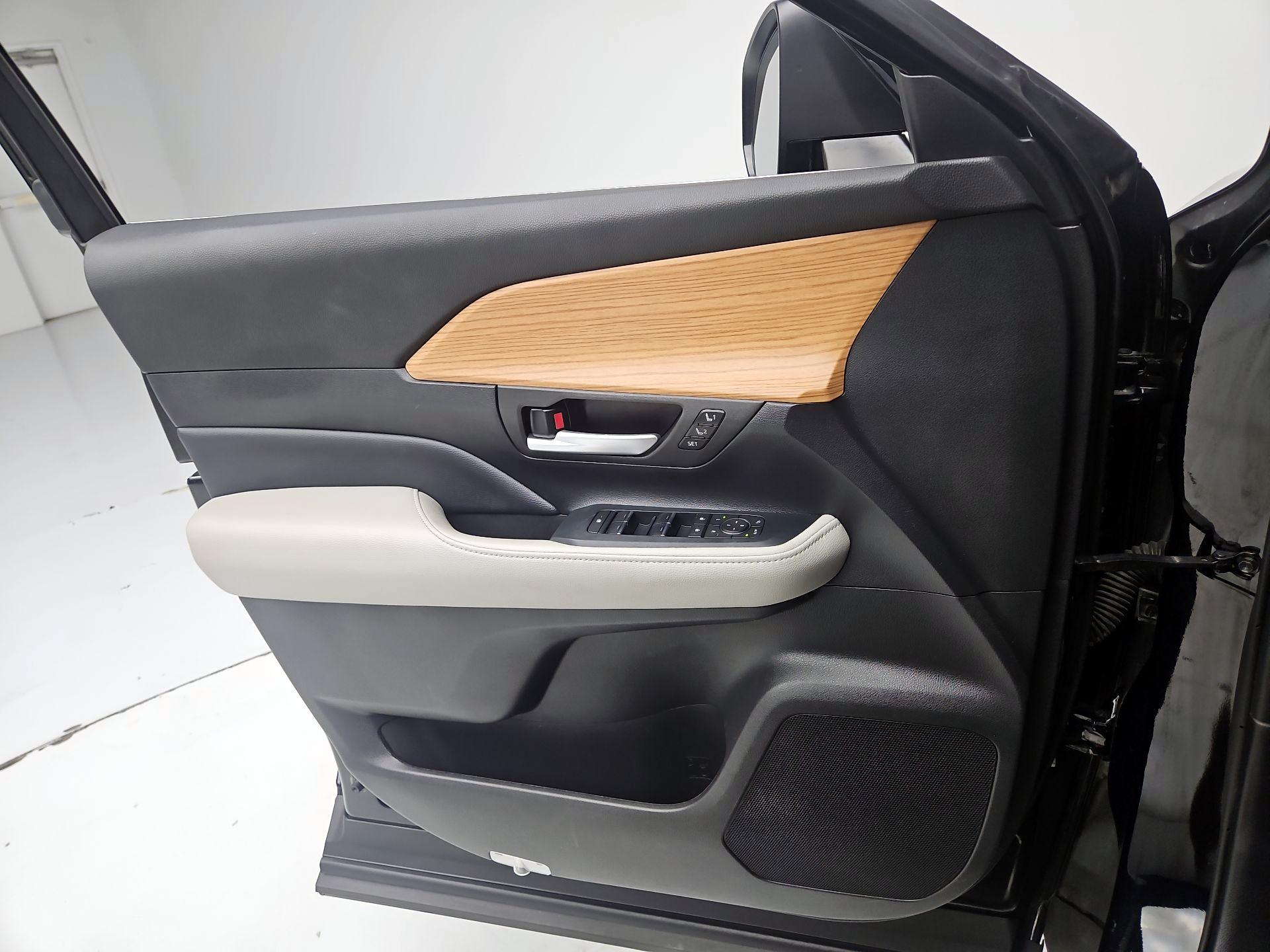 Thumbnail: 2024 Toyota Grand Highlander - 12