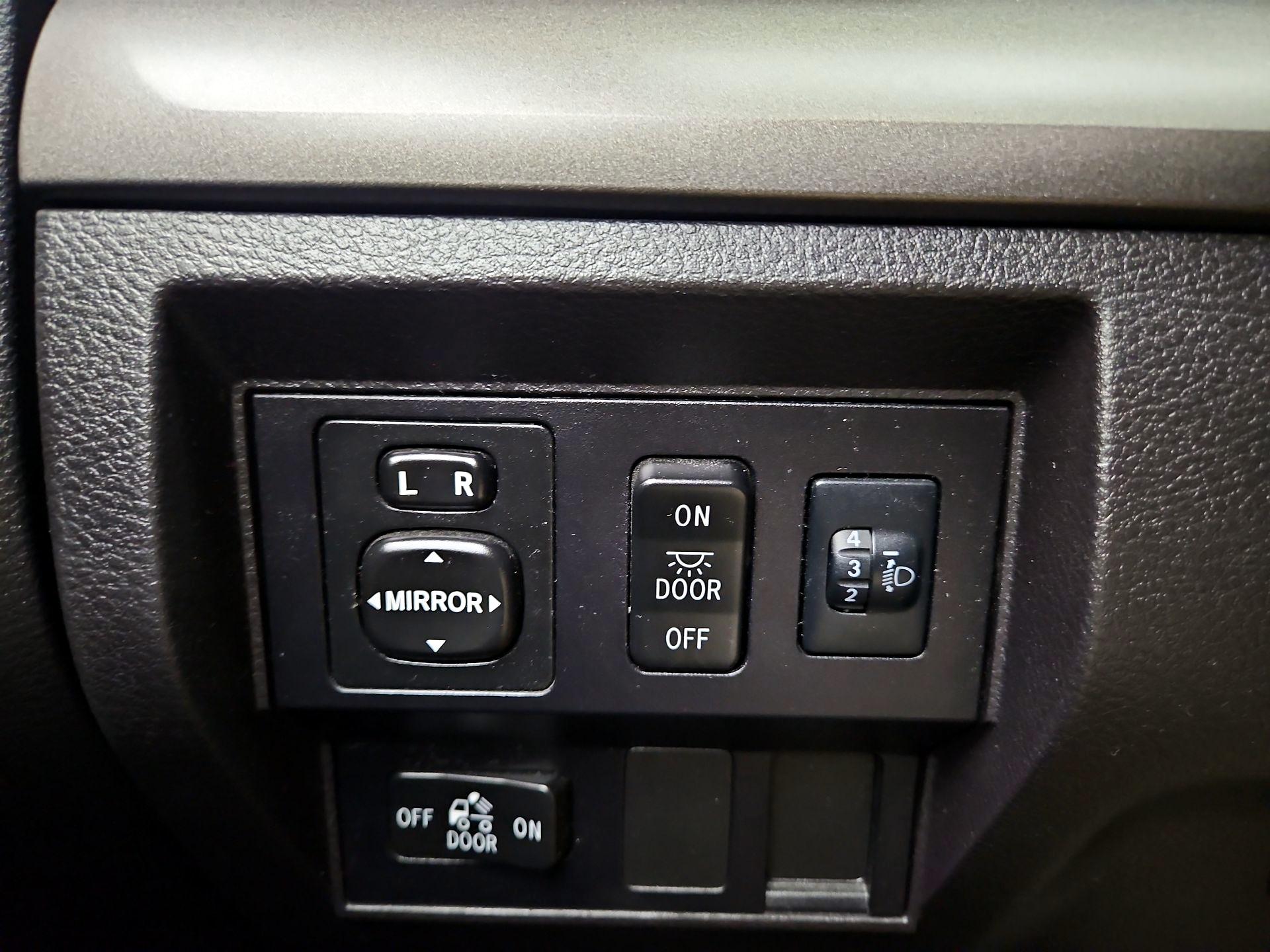 Thumbnail: 2016 Toyota Tundra - 13