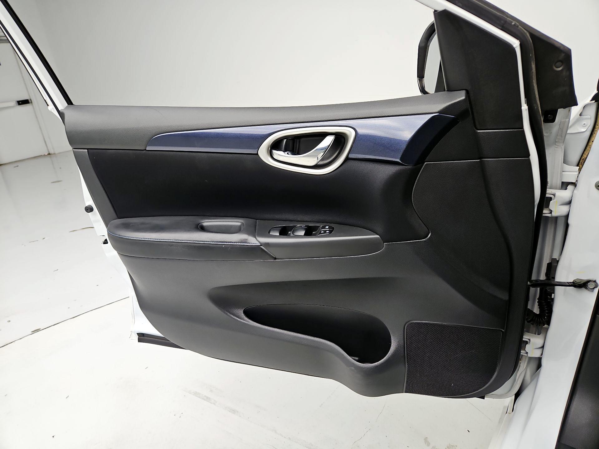 Thumbnail: 2017 Nissan Sentra - 12