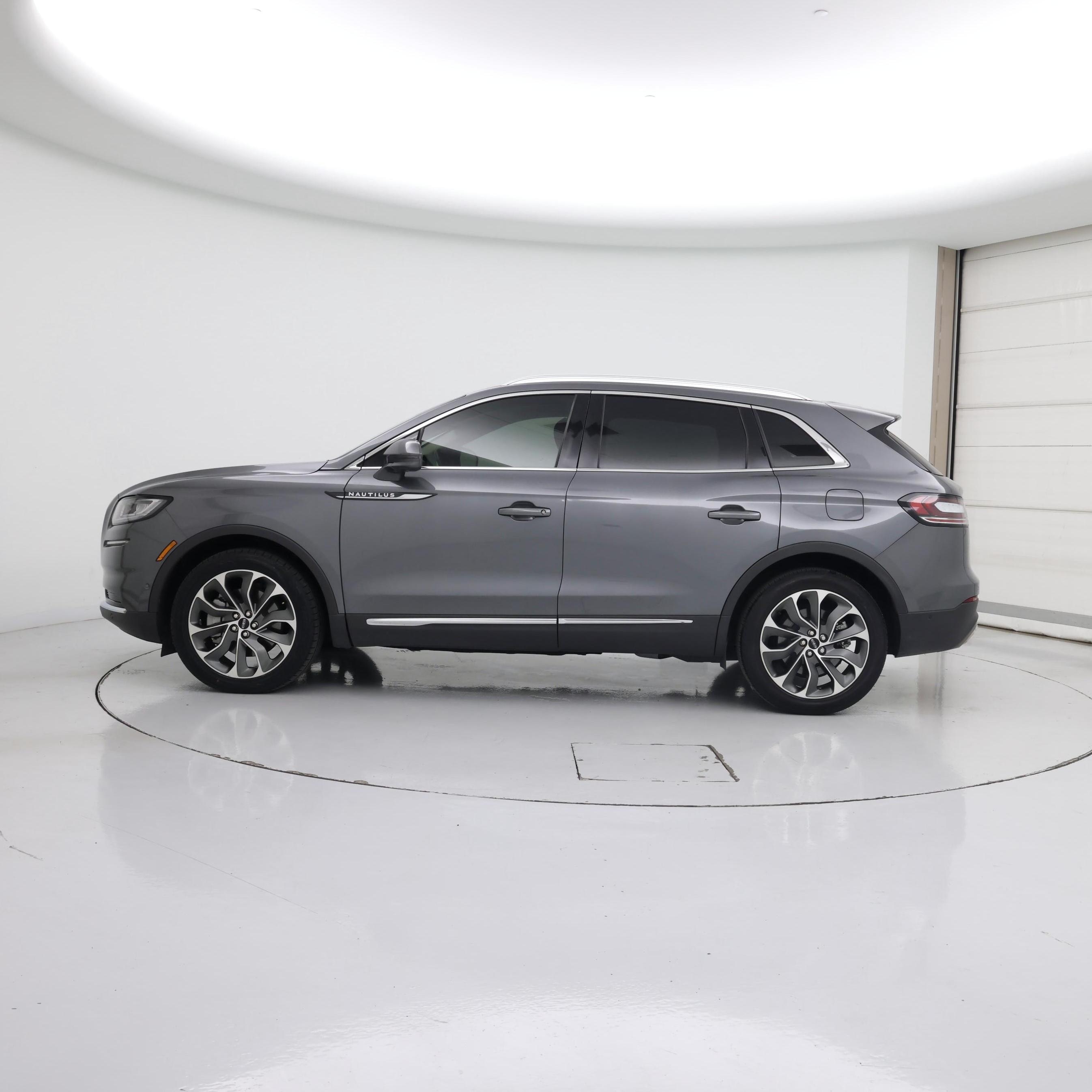 Thumbnail: 2023 Lincoln Nautilus - 3