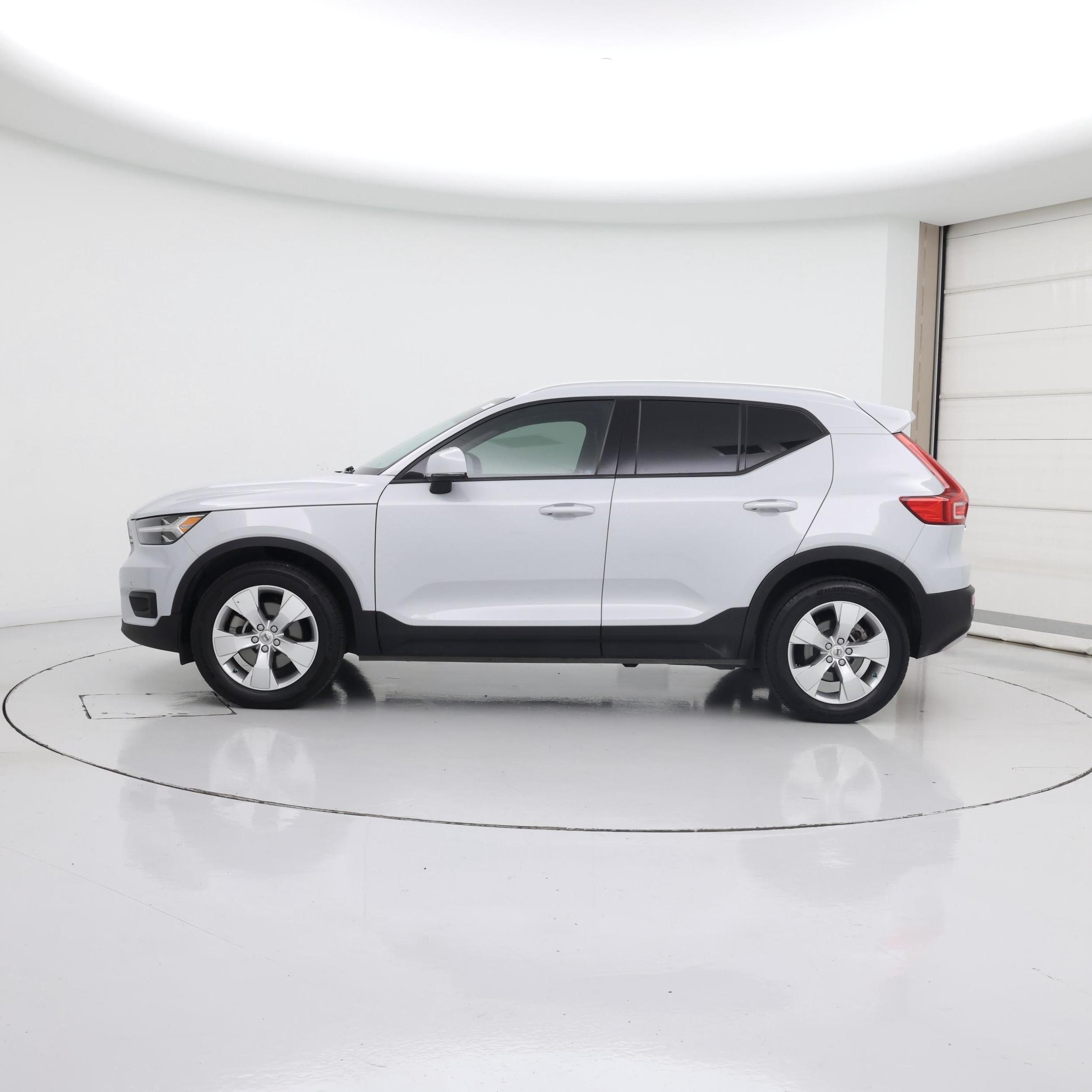 Thumbnail: 2022 Volvo XC40 - 3