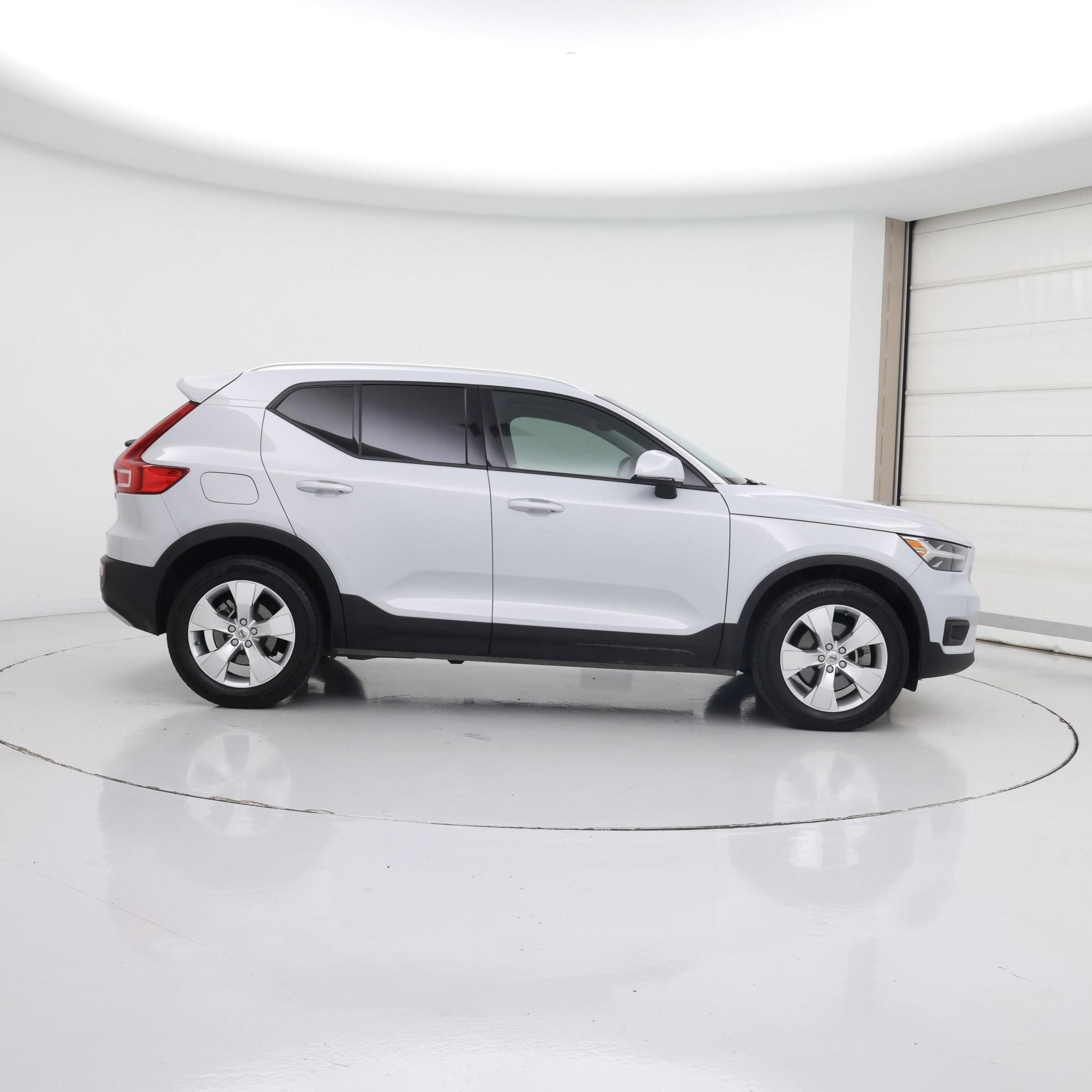 Thumbnail: 2022 Volvo XC40 - 7