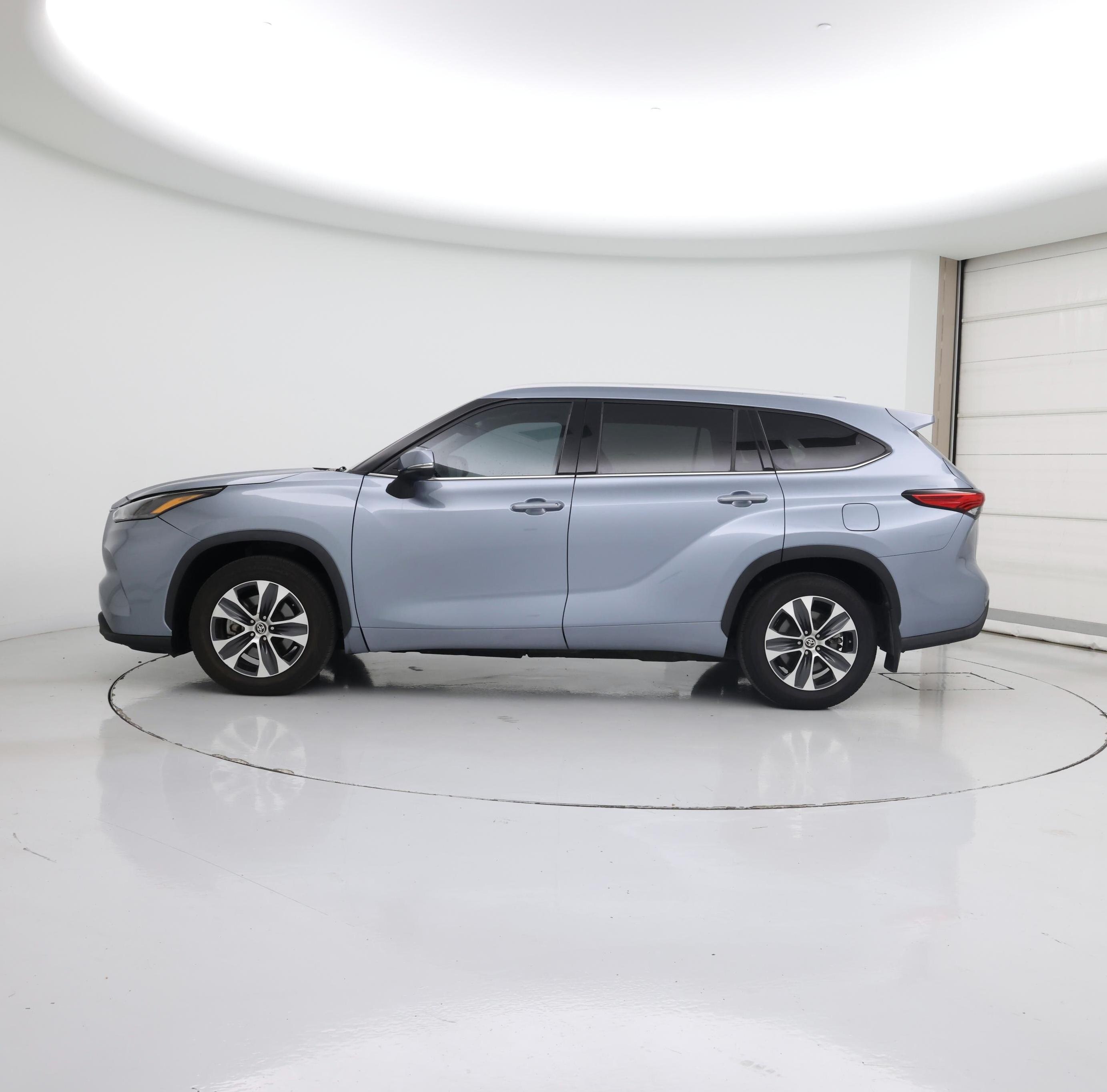 Thumbnail: 2022 Toyota Highlander - 3