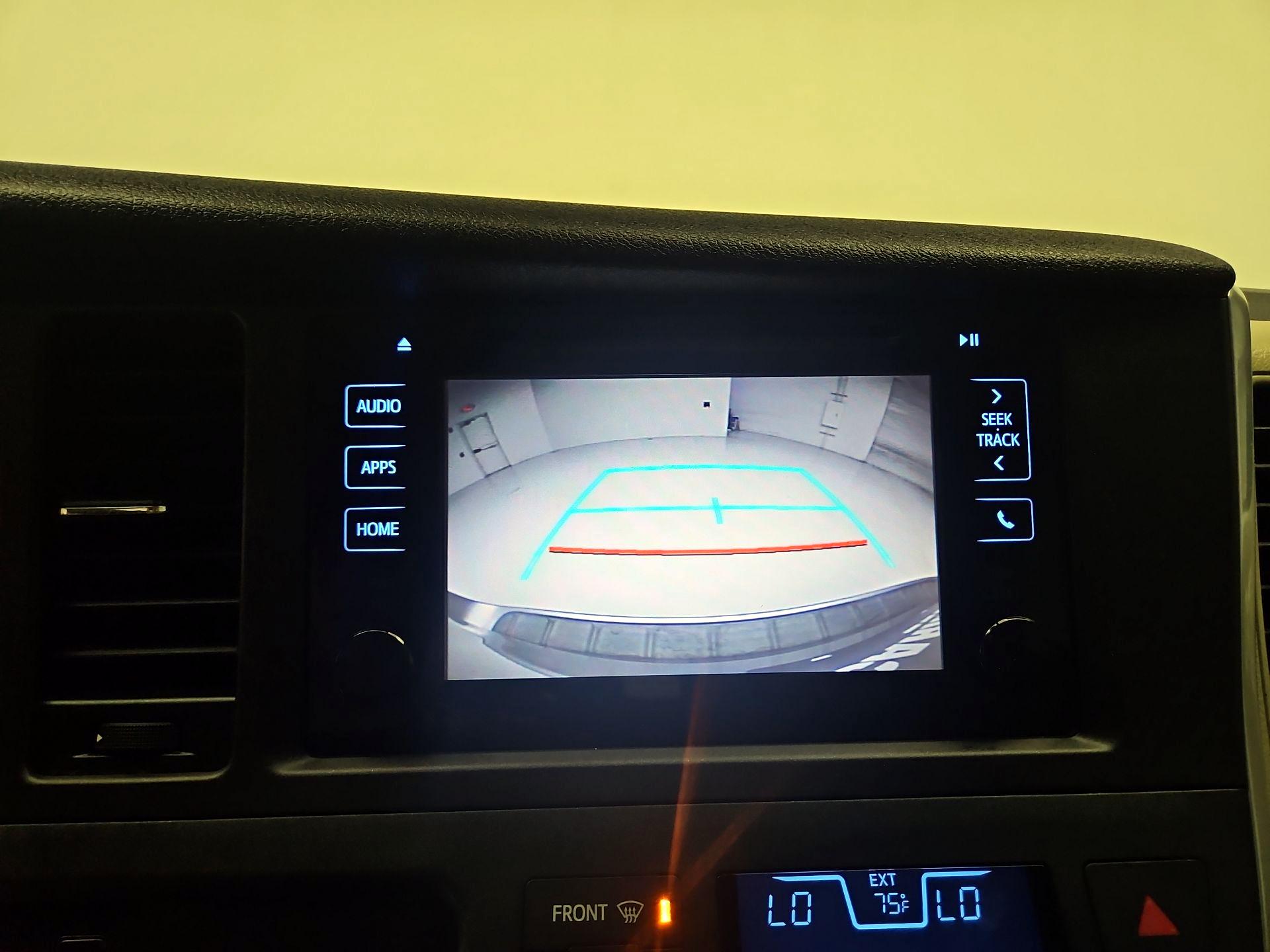 Thumbnail: 2016 Toyota Sienna - 14