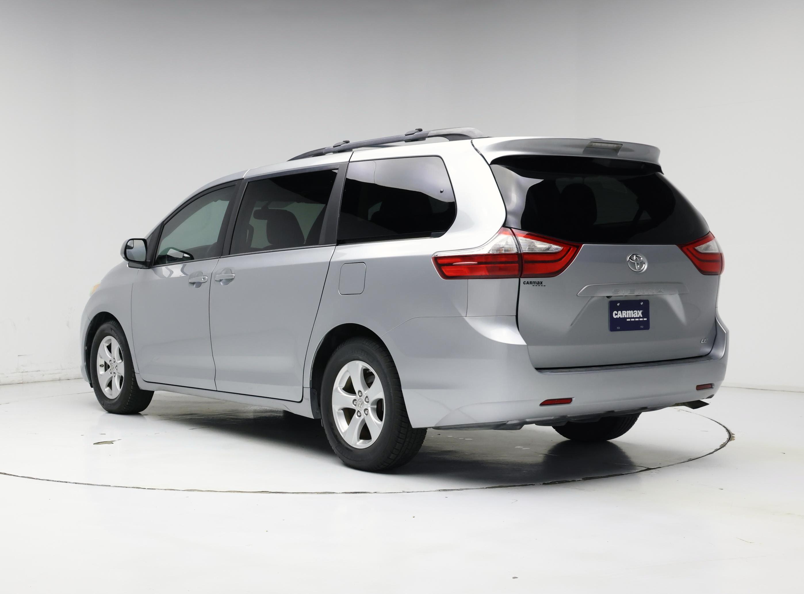 Thumbnail: 2016 Toyota Sienna - 2