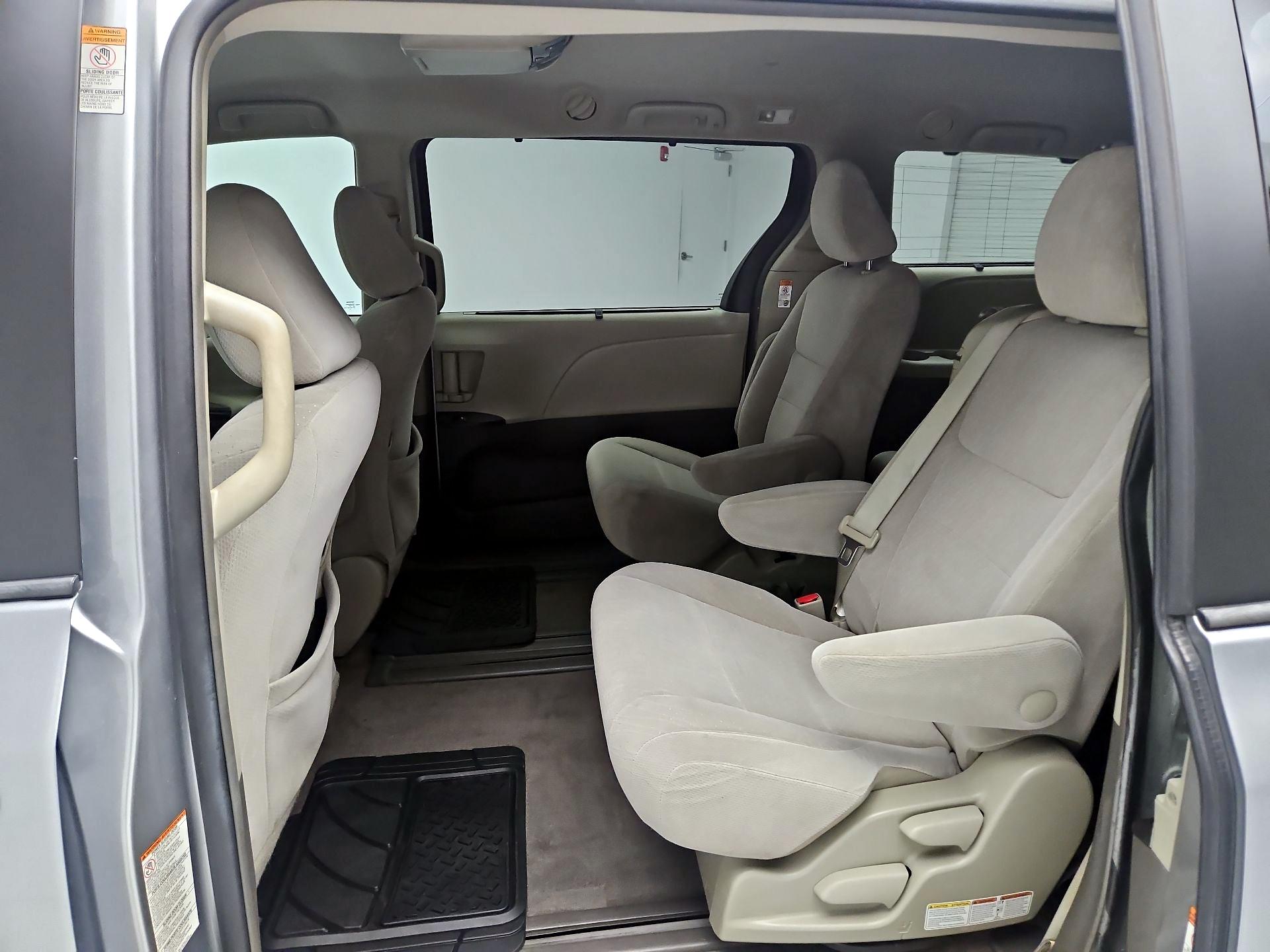Thumbnail: 2016 Toyota Sienna - 19