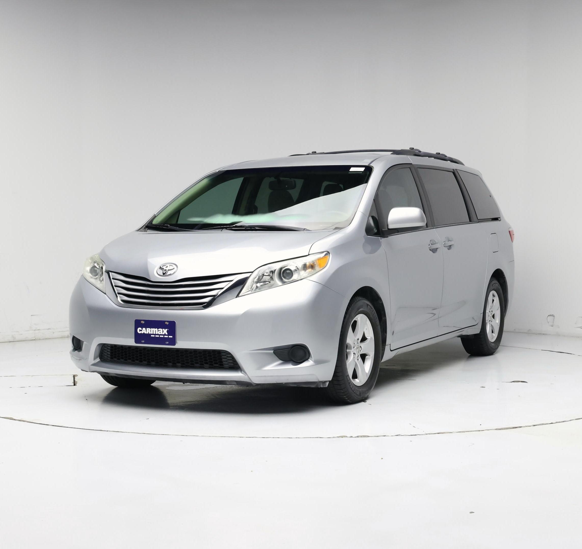 Thumbnail: 2016 Toyota Sienna - 4