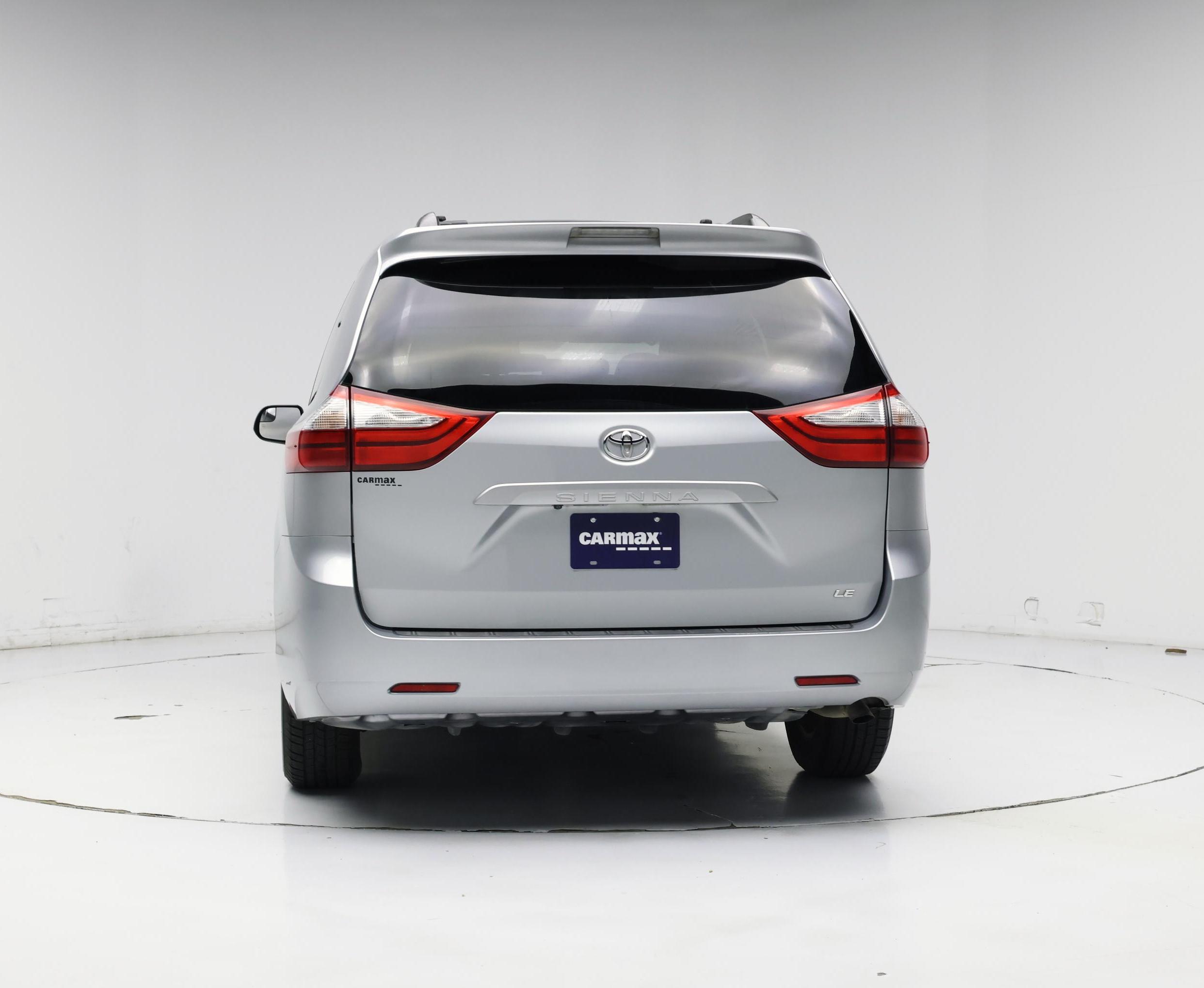 Thumbnail: 2016 Toyota Sienna - 6