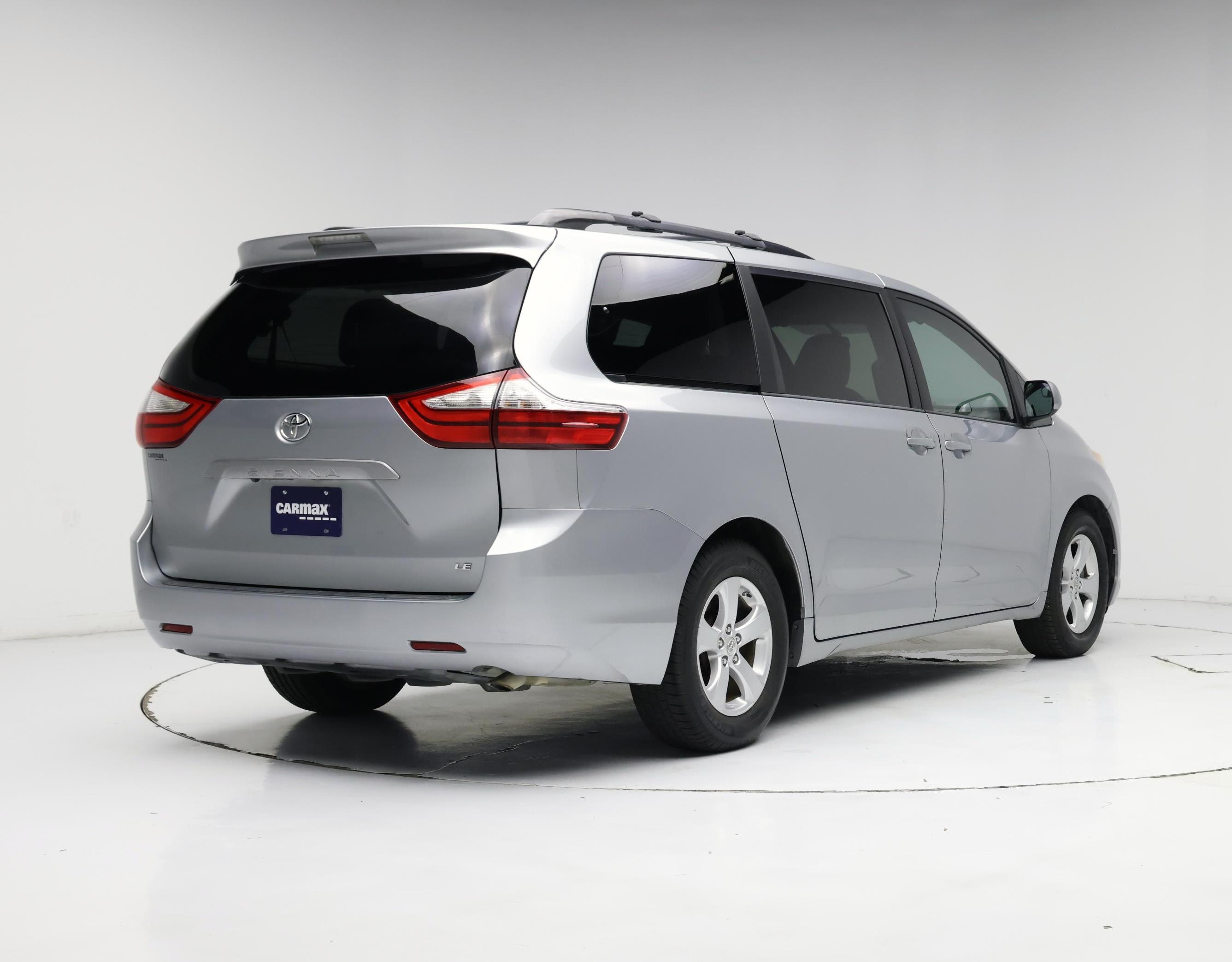 Thumbnail: 2016 Toyota Sienna - 8