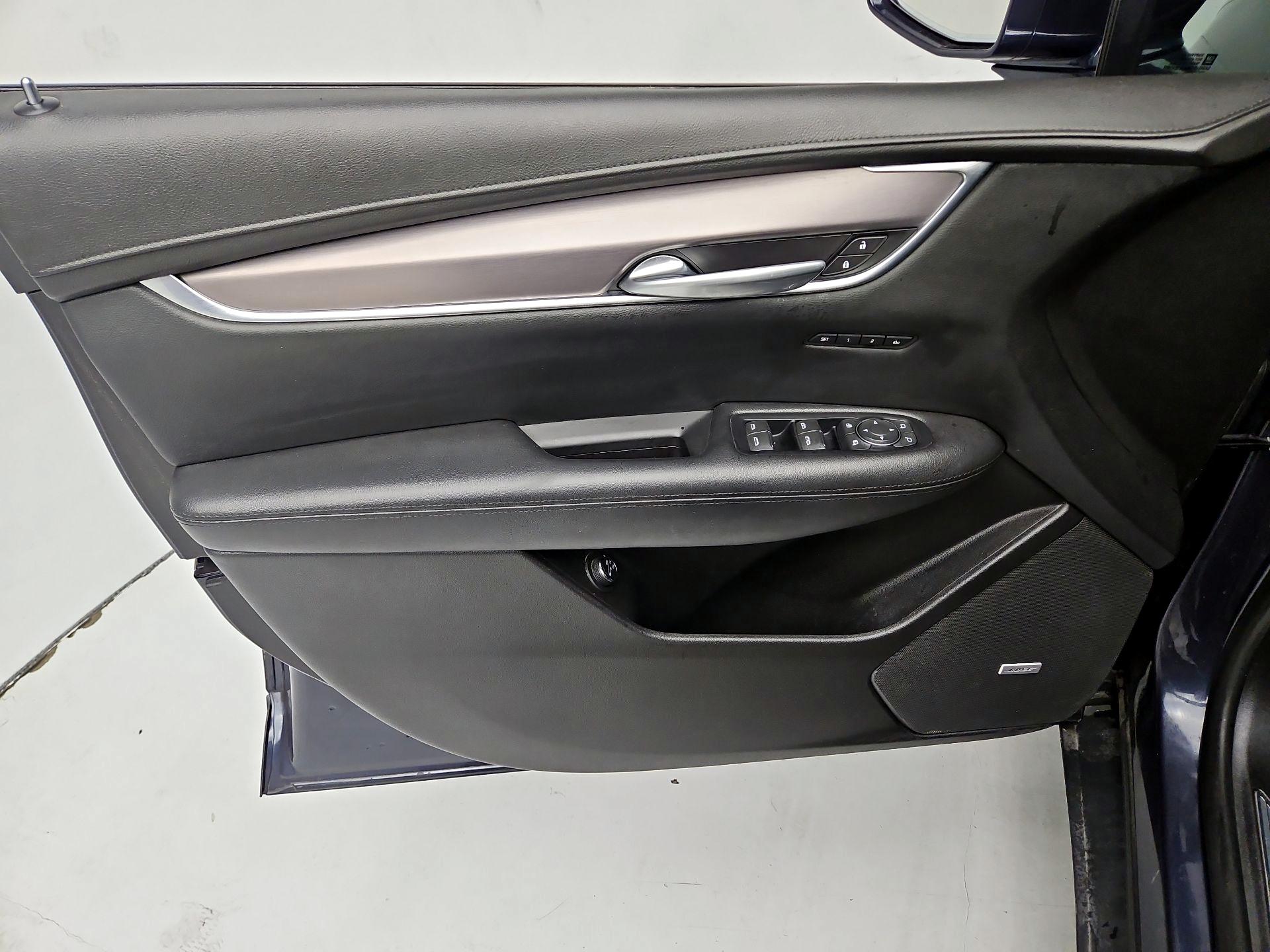 Thumbnail: 2018 Cadillac XT5 - 12