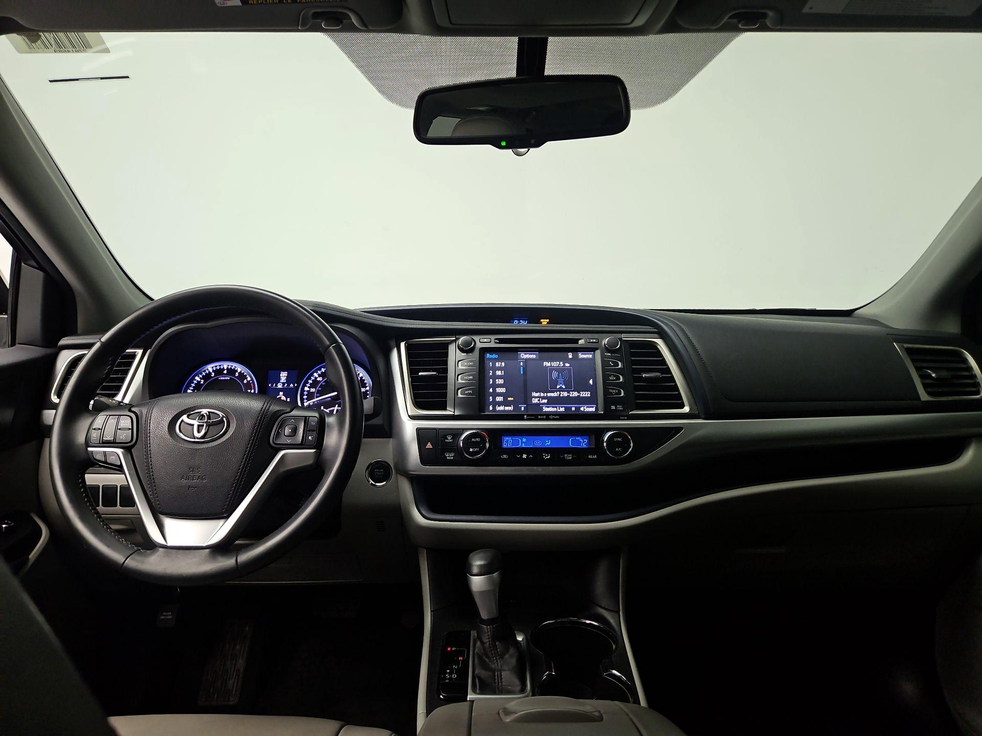 Thumbnail: 2016 Toyota Highlander - 9