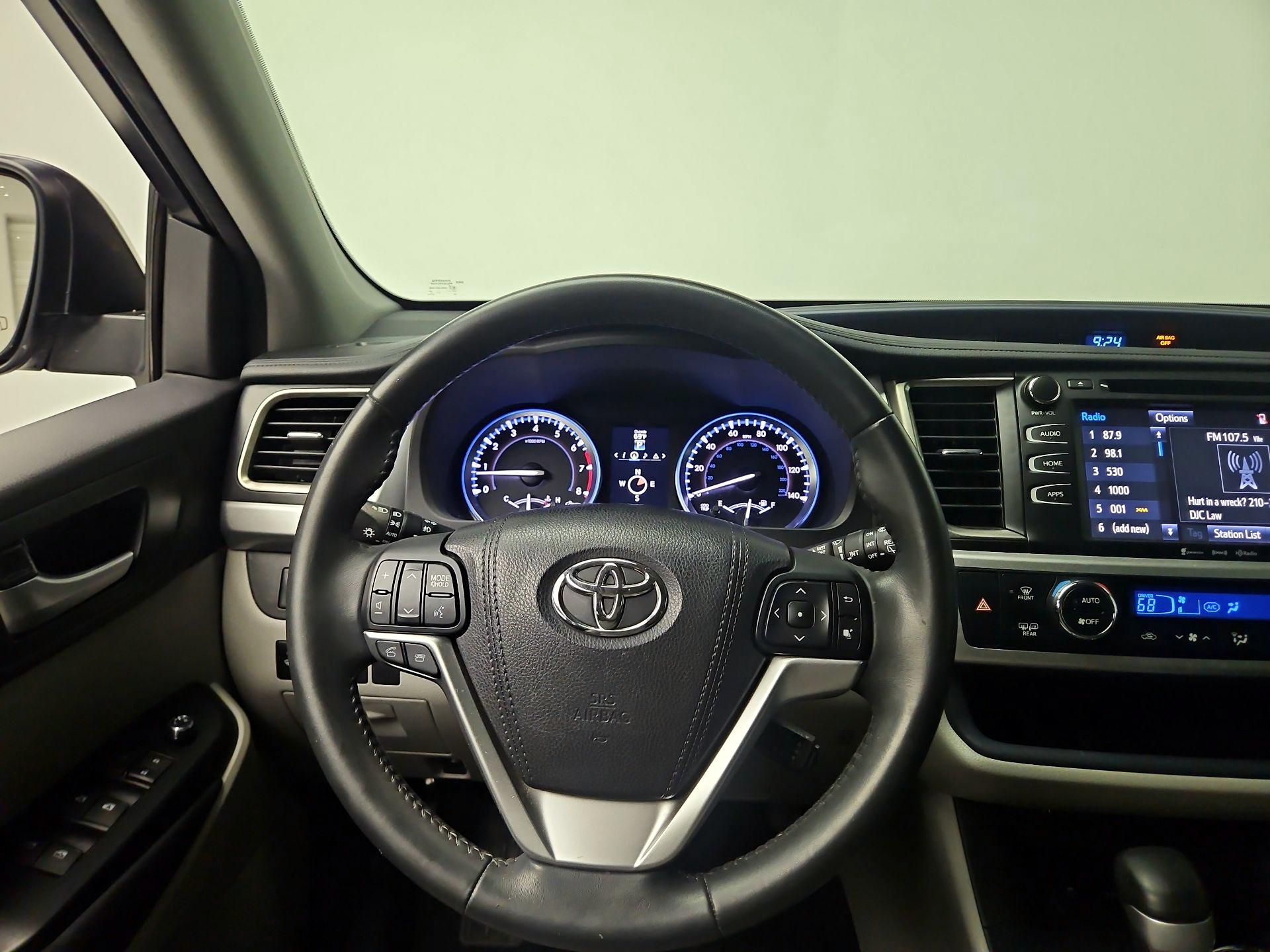 Thumbnail: 2016 Toyota Highlander - 10