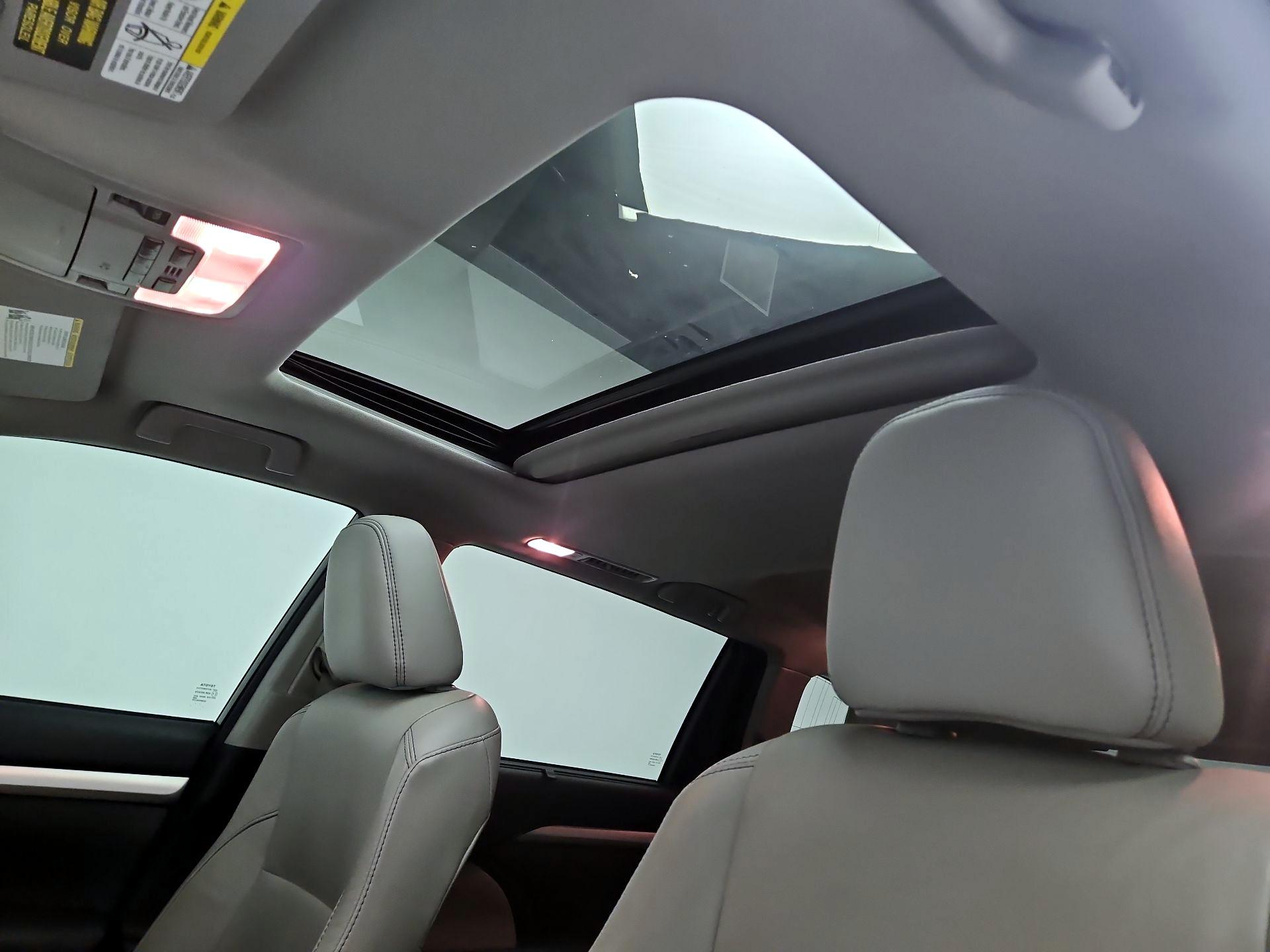 Thumbnail: 2016 Toyota Highlander - 20