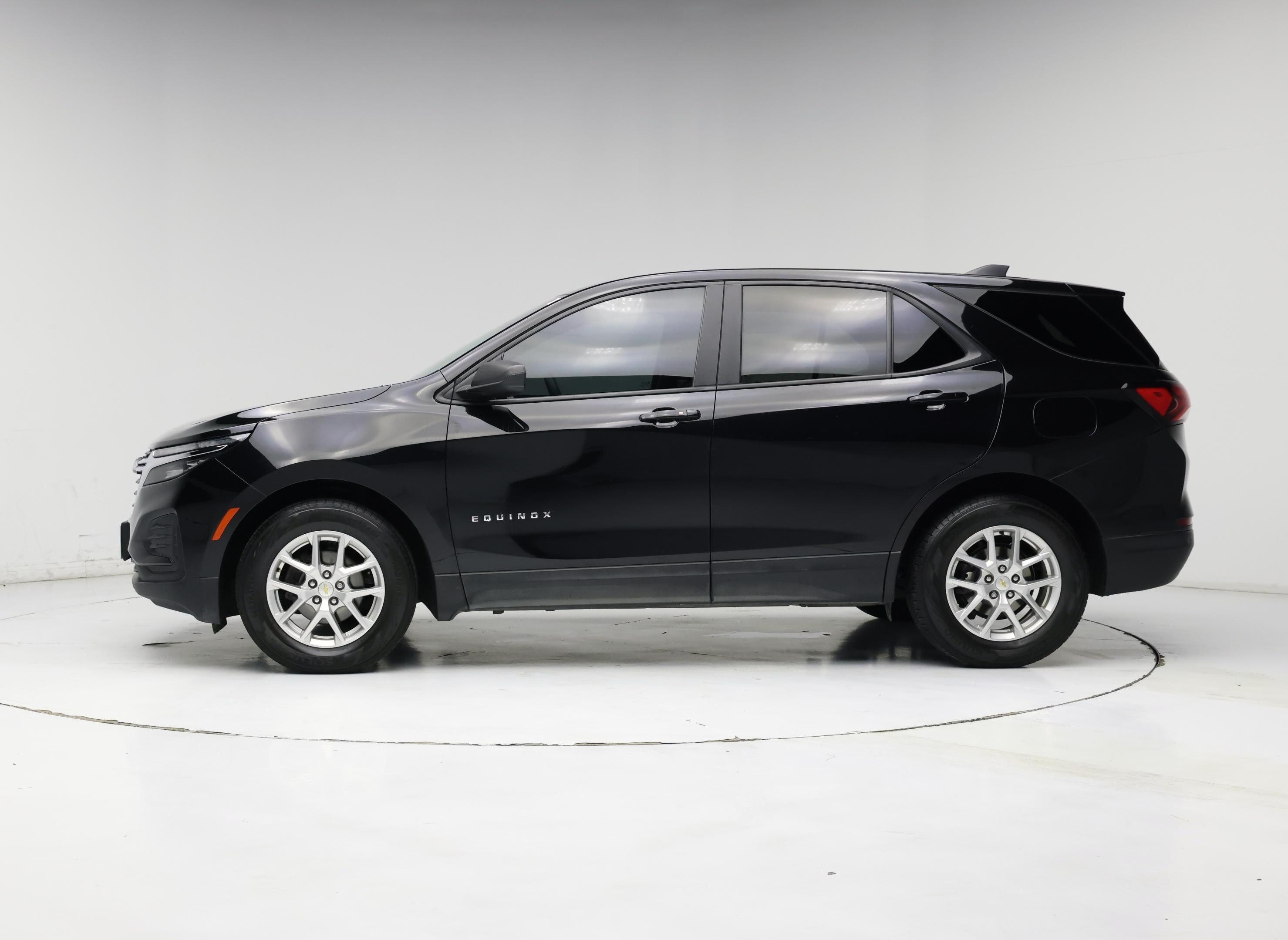 Thumbnail: 2022 Chevrolet Equinox - 3