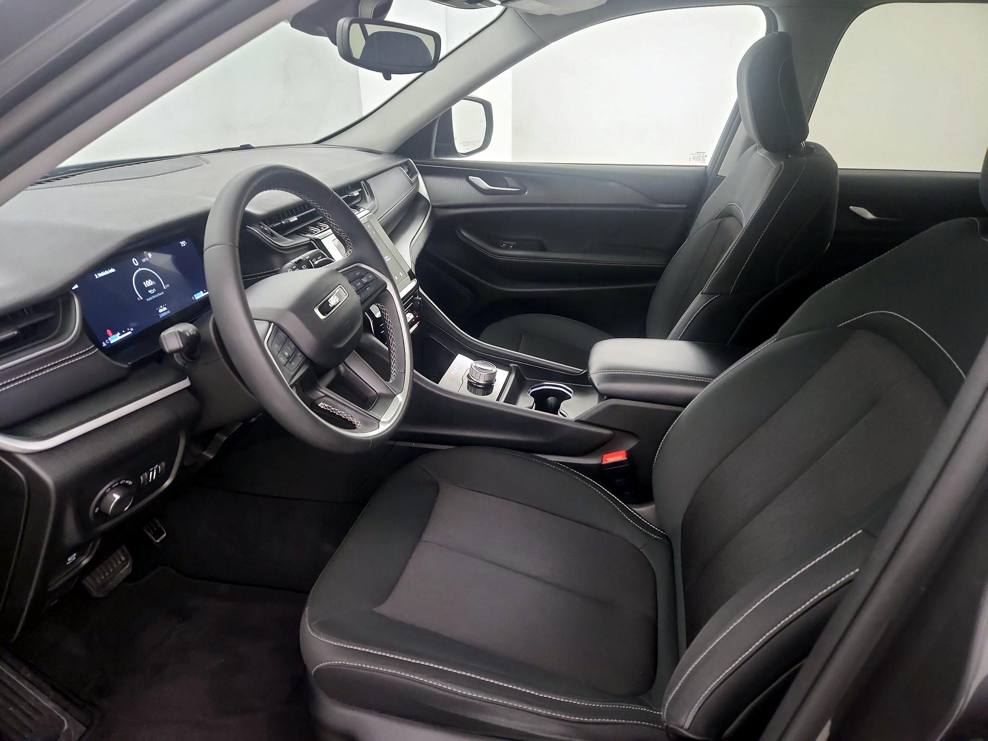 Thumbnail: 2023 Jeep Grand Cherokee - 11
