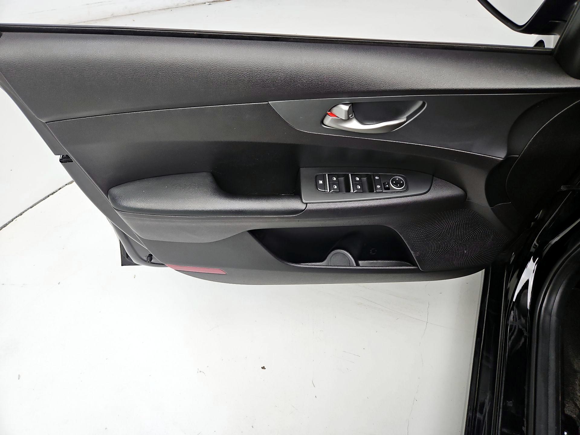 Thumbnail: 2021 Kia Forte - 12