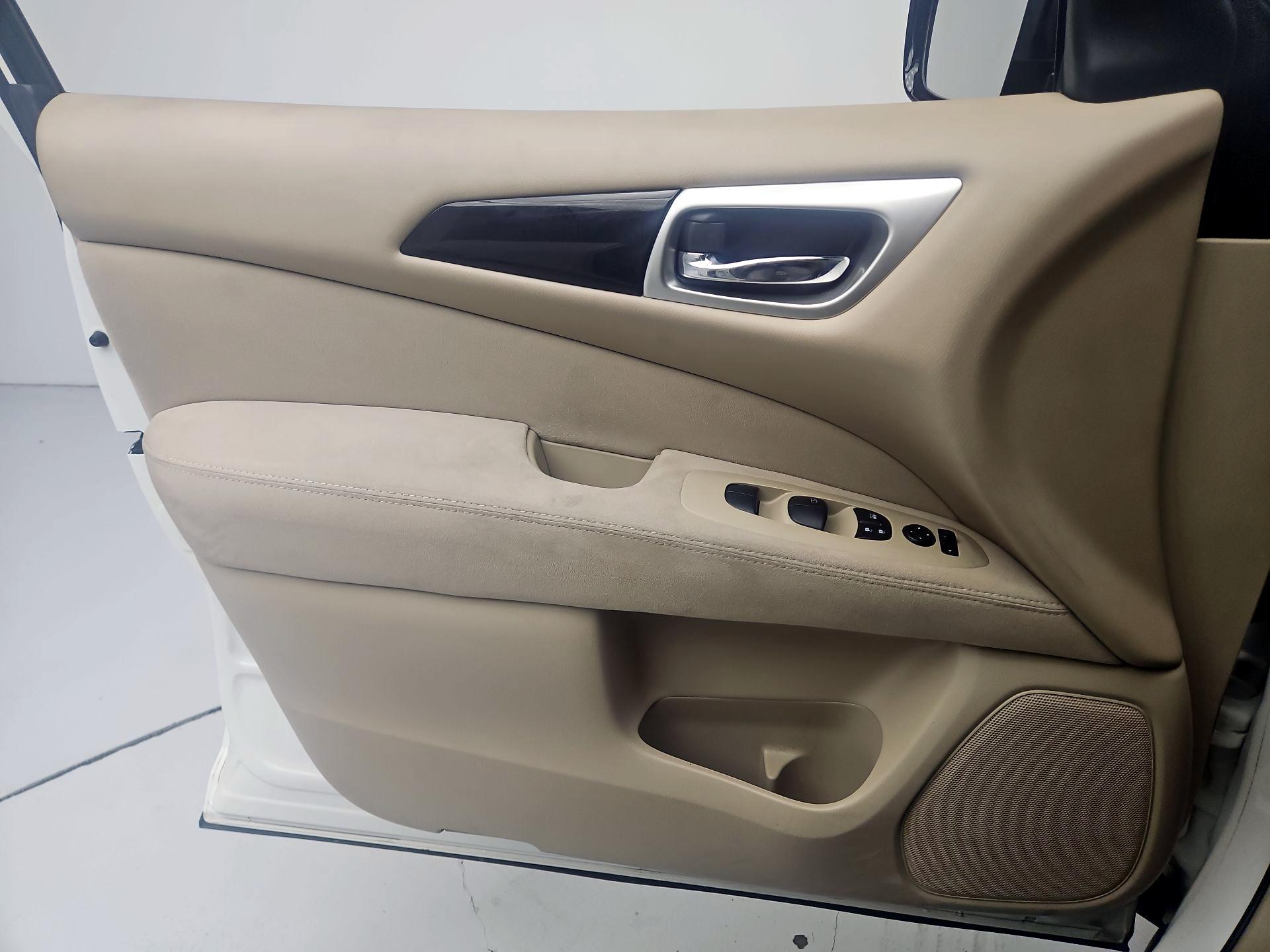 Thumbnail: 2015 Nissan Pathfinder - 12