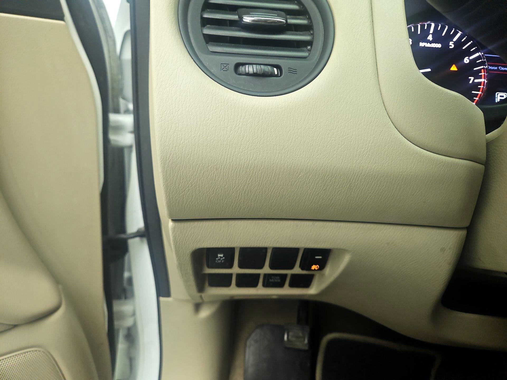 Thumbnail: 2015 Nissan Pathfinder - 13