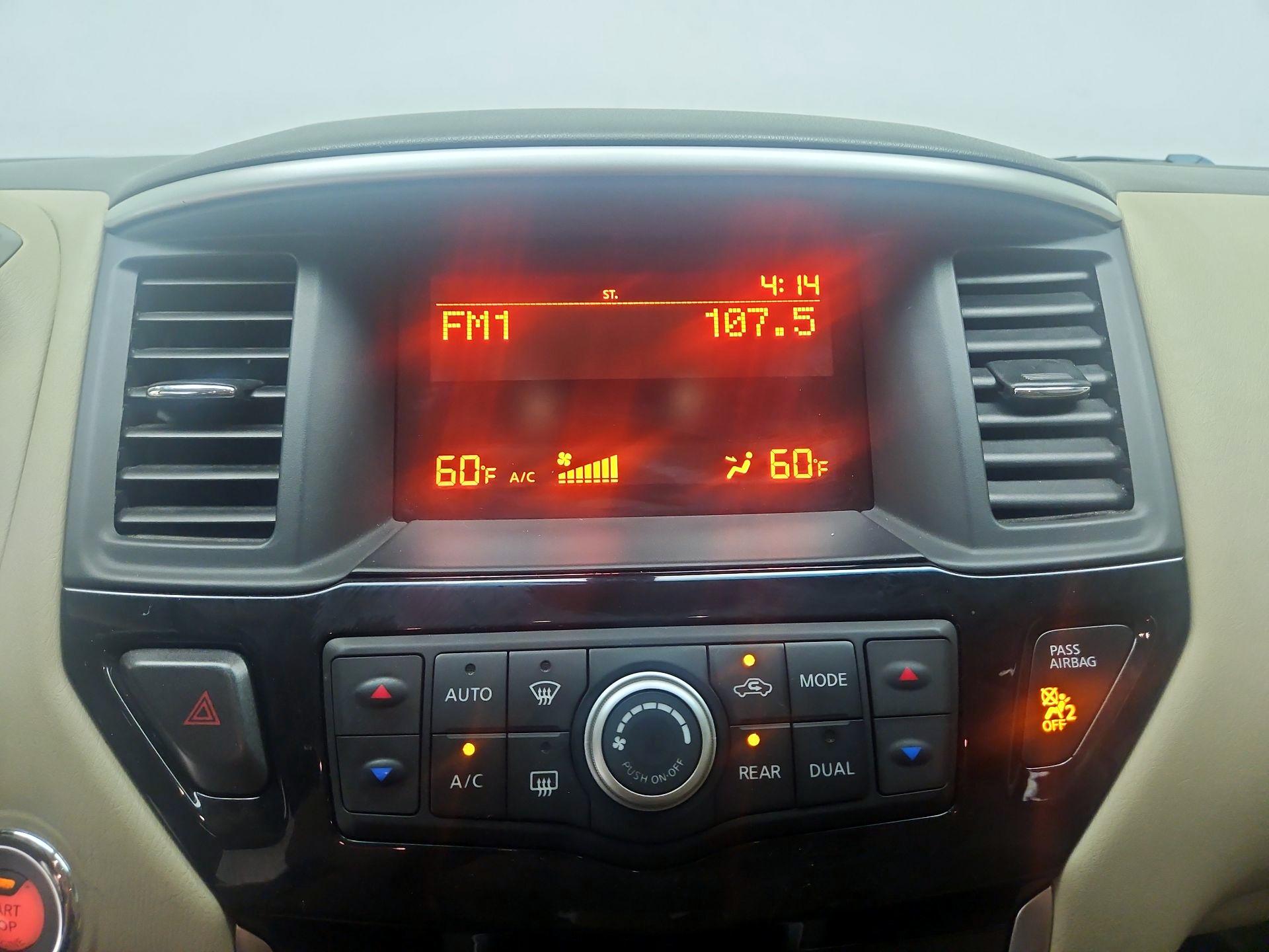 Thumbnail: 2015 Nissan Pathfinder - 14