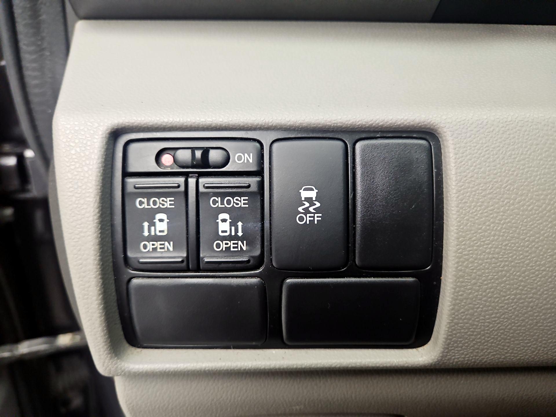 Thumbnail: 2016 Honda Odyssey - 13