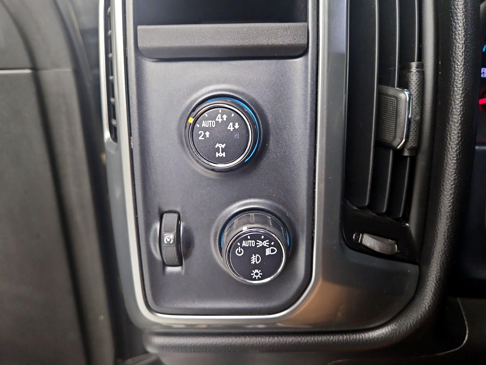 Thumbnail: 2015 Chevrolet Silverado 1500 - 13