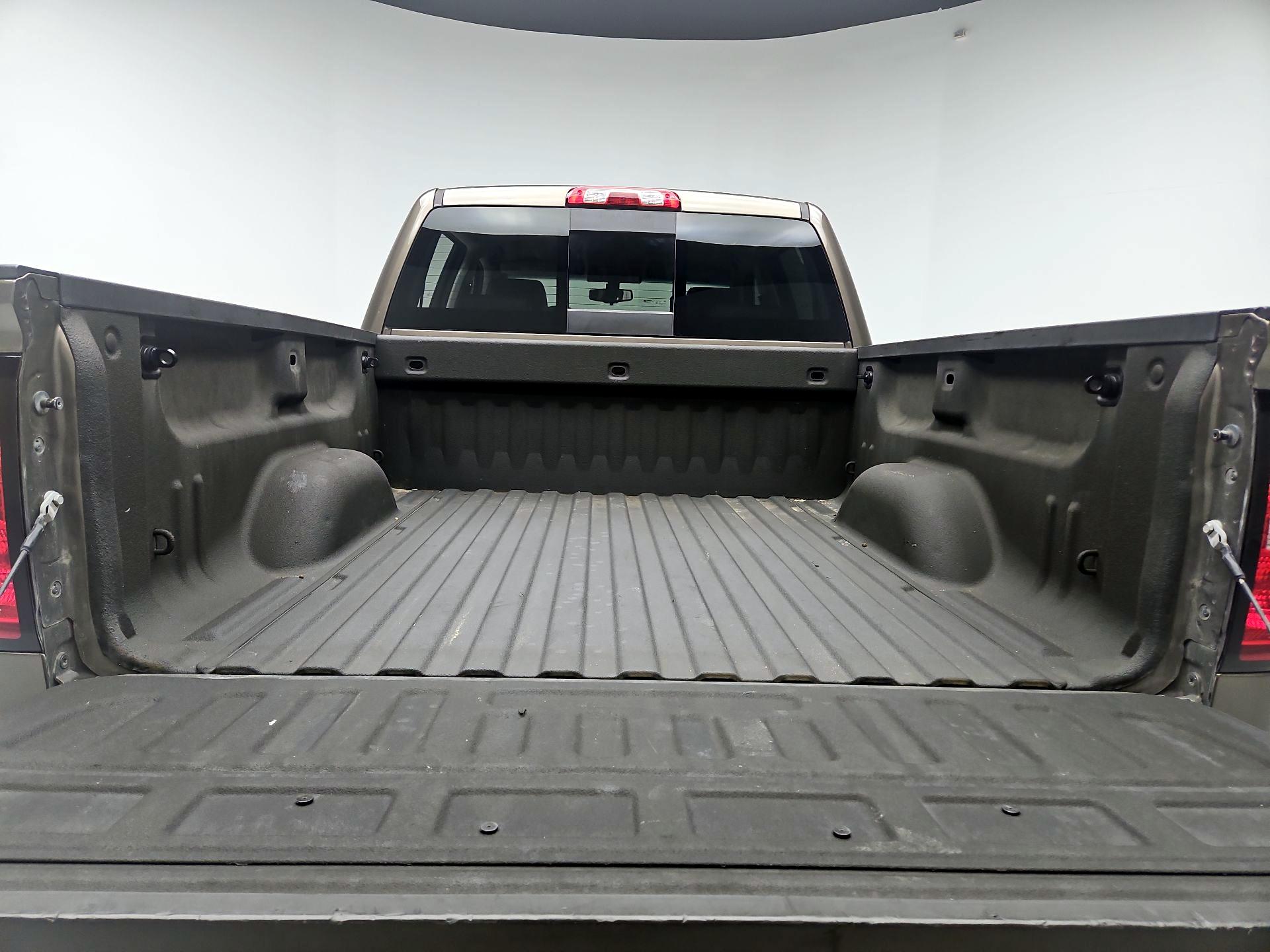 Thumbnail: 2015 Chevrolet Silverado 1500 - 20