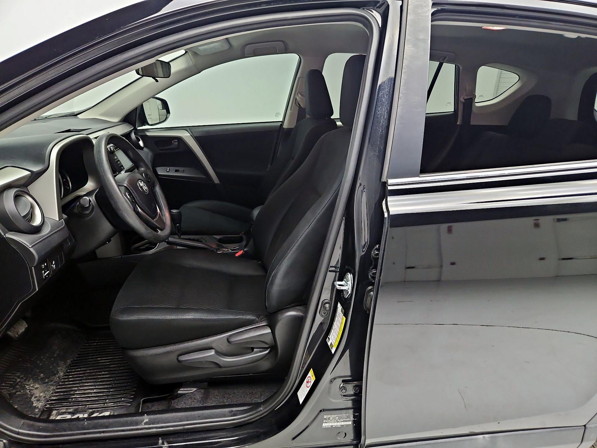 Thumbnail: 2016 Toyota RAV4 - 11