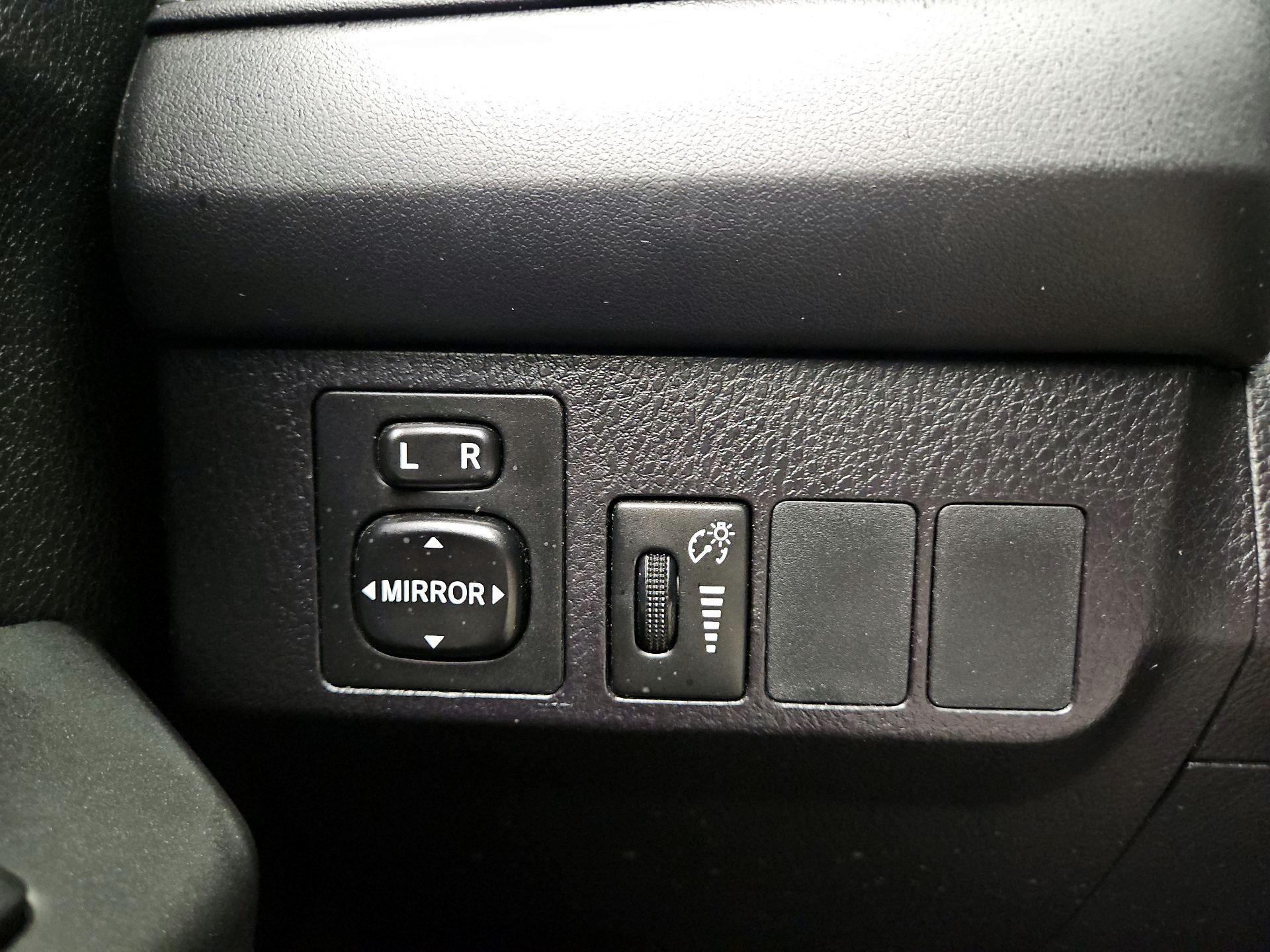 Thumbnail: 2016 Toyota RAV4 - 13