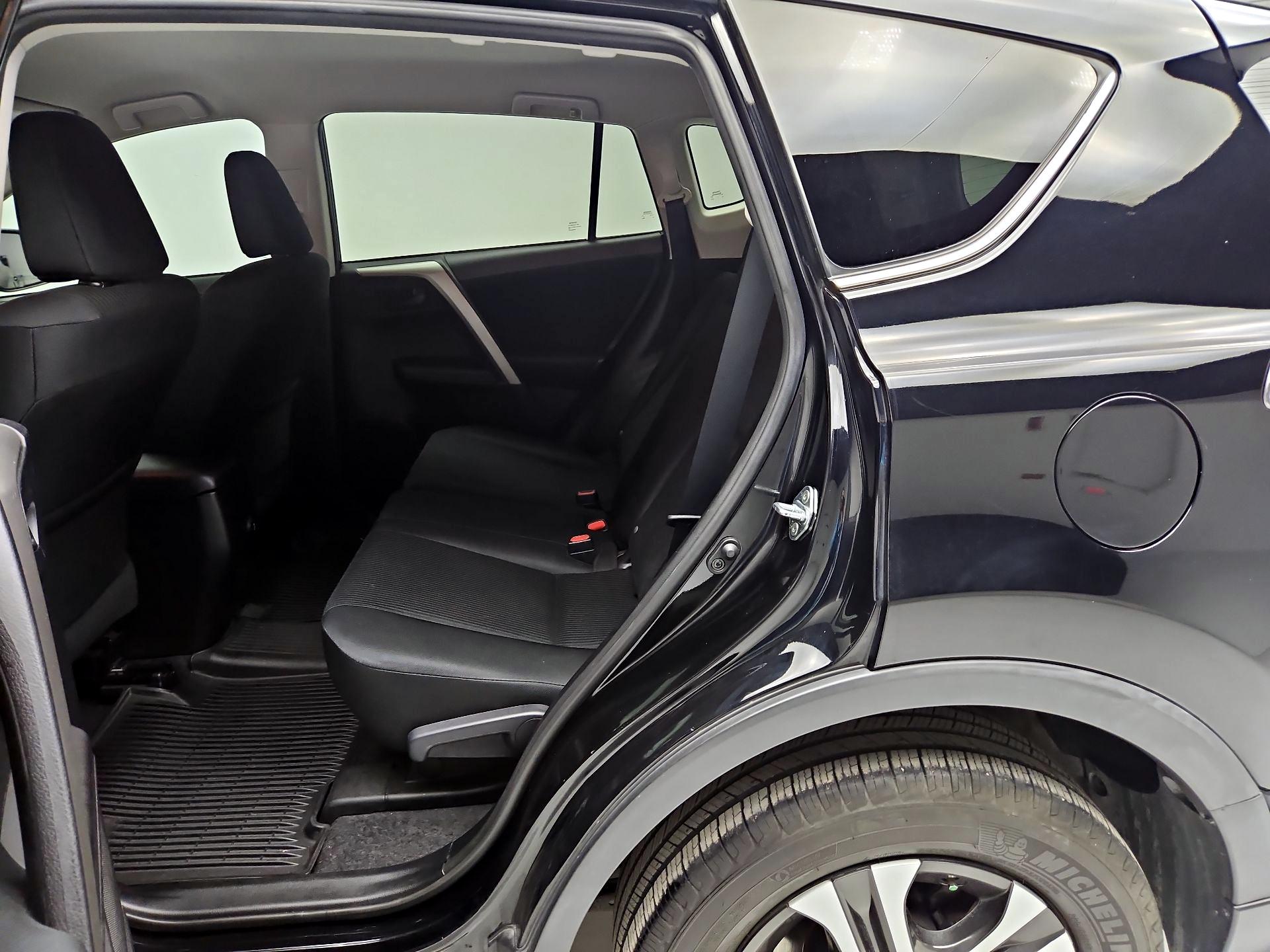 Thumbnail: 2016 Toyota RAV4 - 19