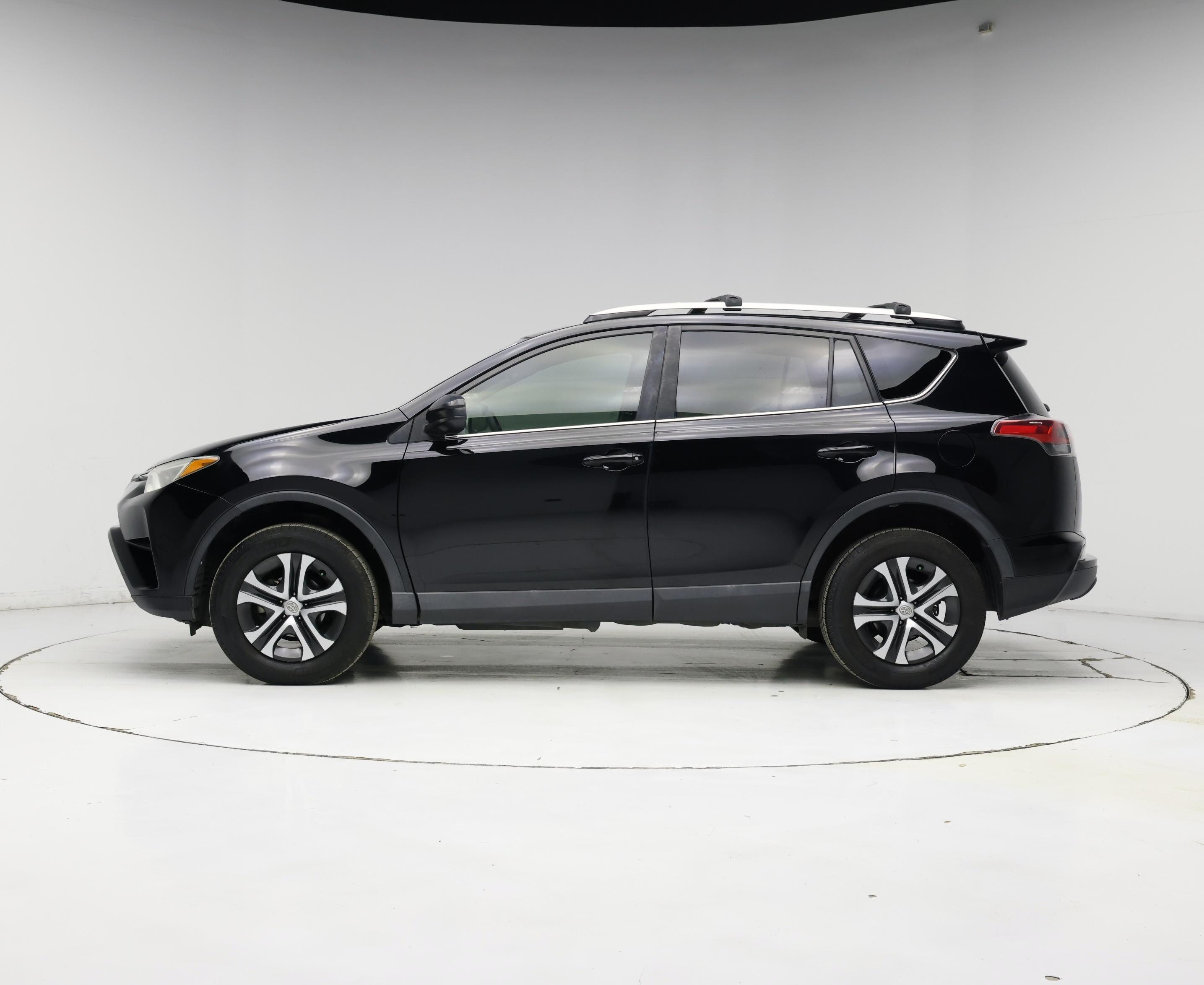 Thumbnail: 2016 Toyota RAV4 - 3