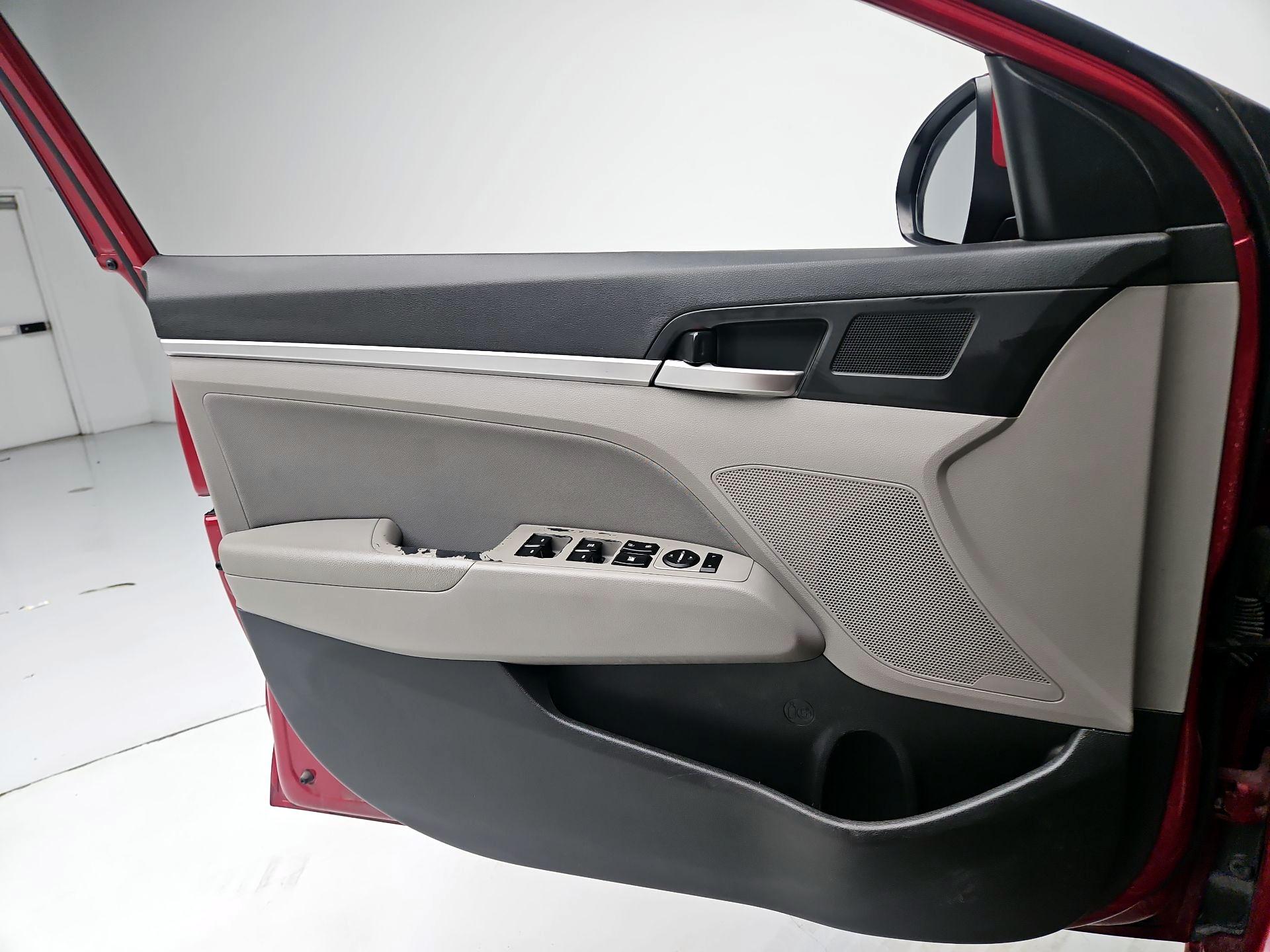 Thumbnail: 2019 Hyundai Elantra - 12
