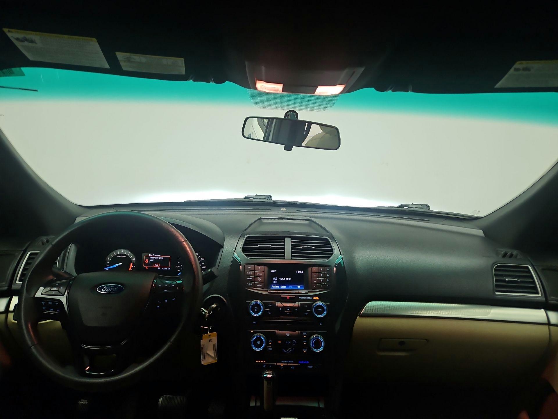 Thumbnail: 2017 Ford Explorer - 9