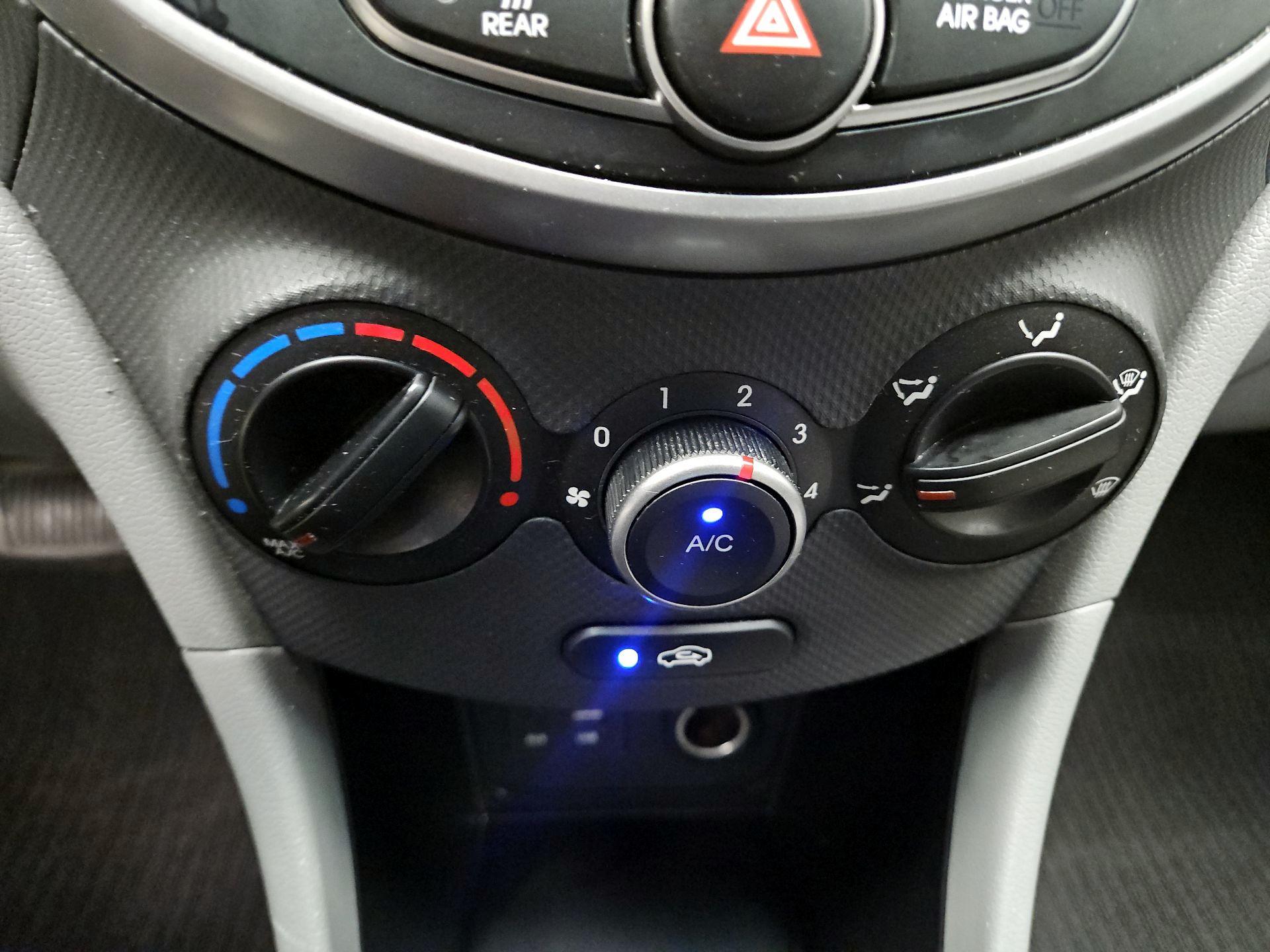 Thumbnail: 2015 Hyundai Accent - 15