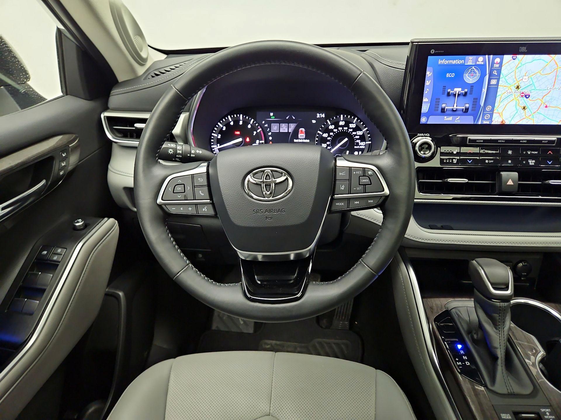 Thumbnail: 2020 Toyota Highlander - 10