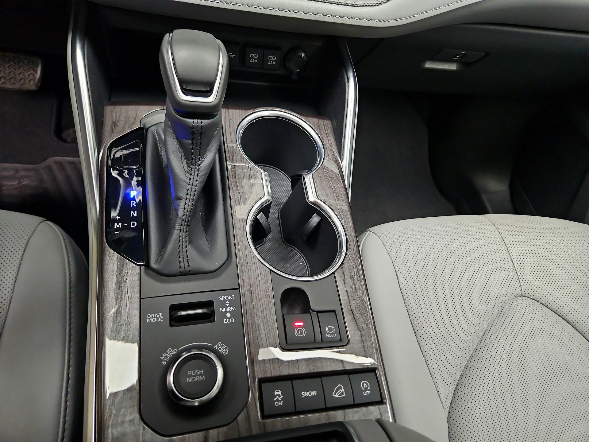 Thumbnail: 2020 Toyota Highlander - 18