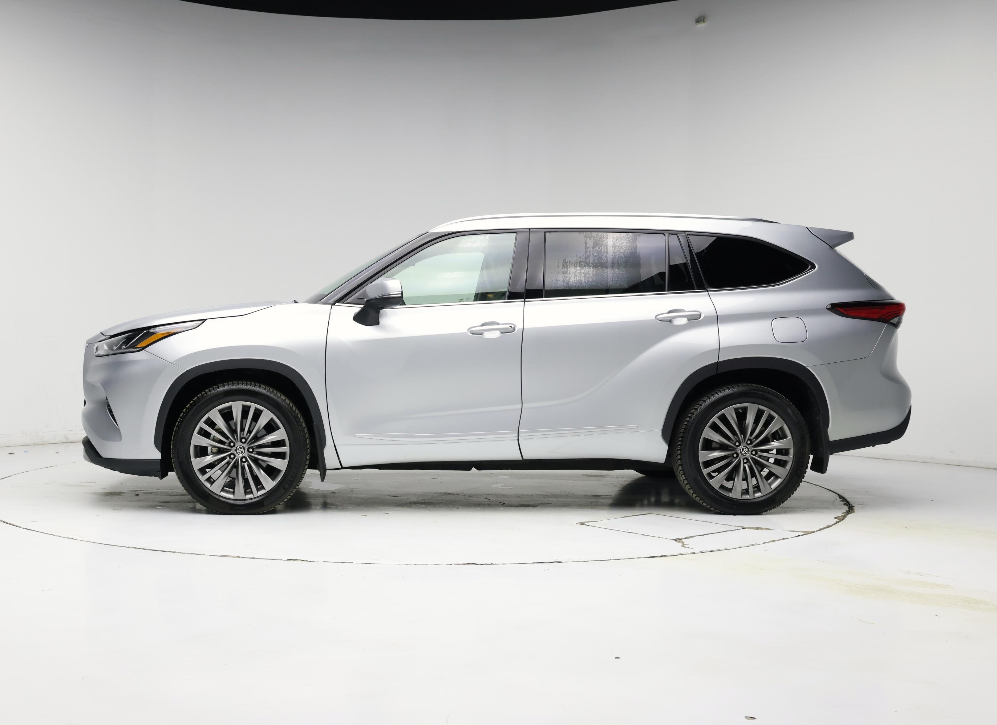 Thumbnail: 2020 Toyota Highlander - 3