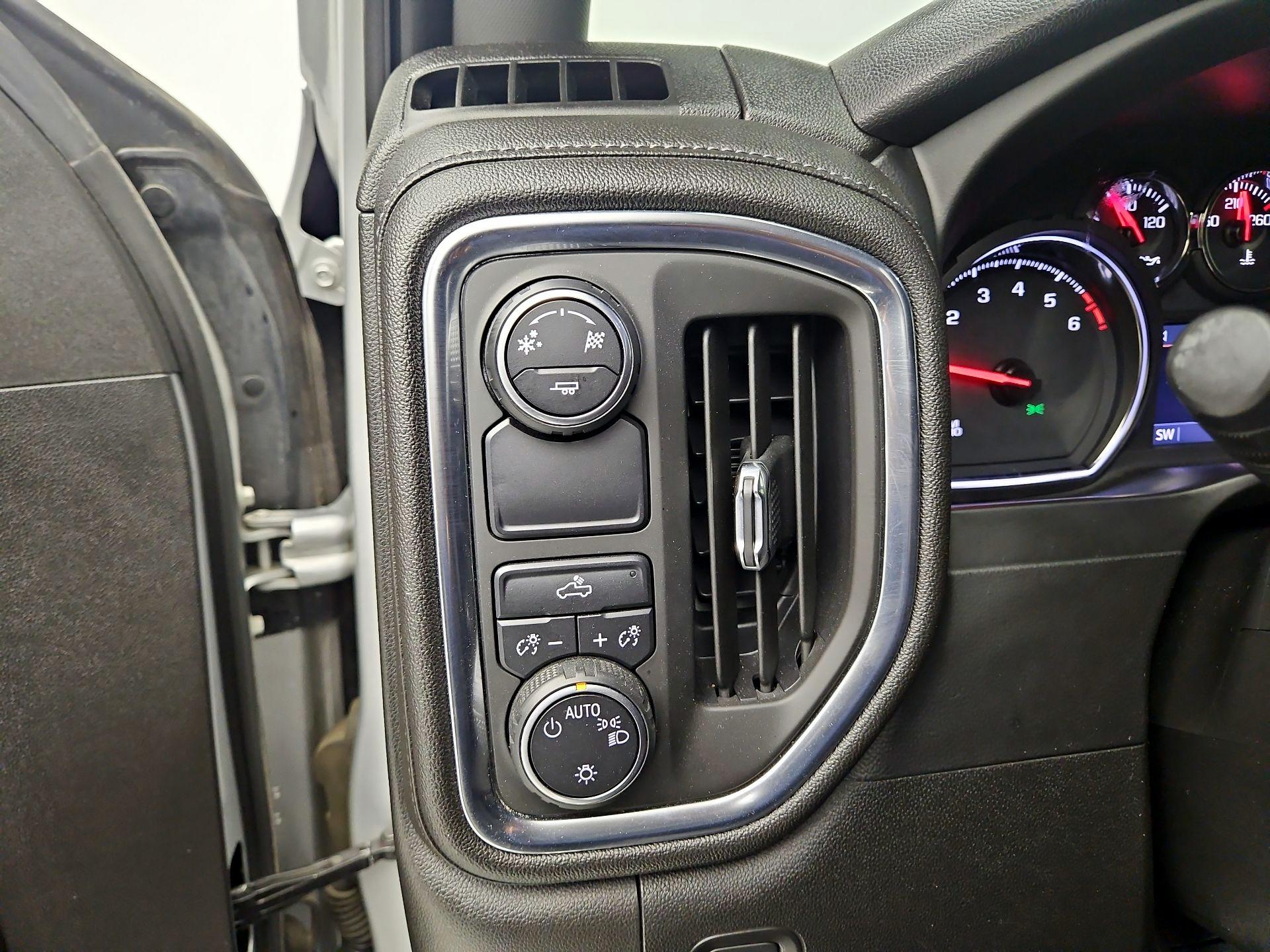 Thumbnail: 2019 Chevrolet Silverado 1500 - 13