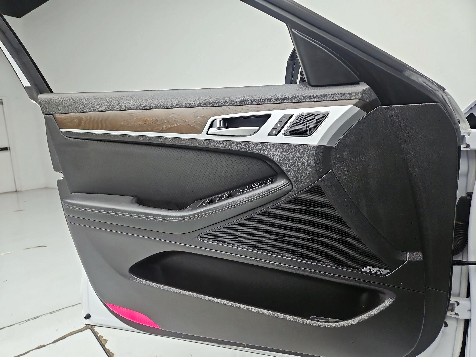 Thumbnail: 2015 Hyundai Genesis - 12