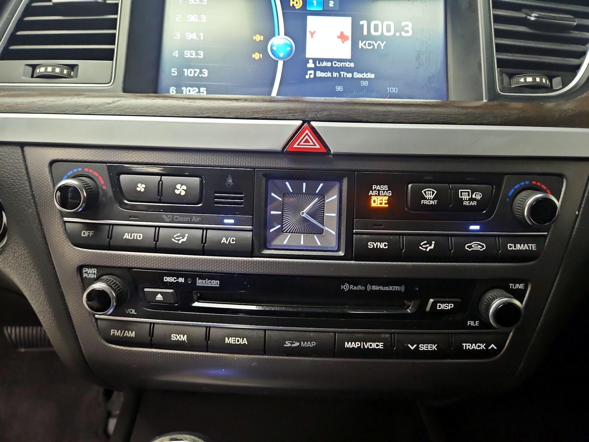 Thumbnail: 2015 Hyundai Genesis - 17