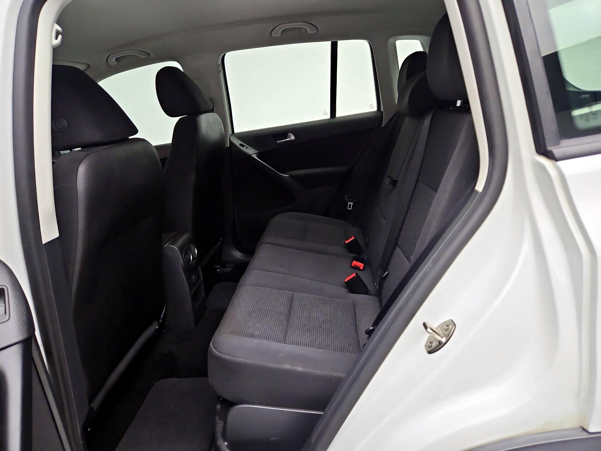 Thumbnail: 2017 Volkswagen Tiguan - 18