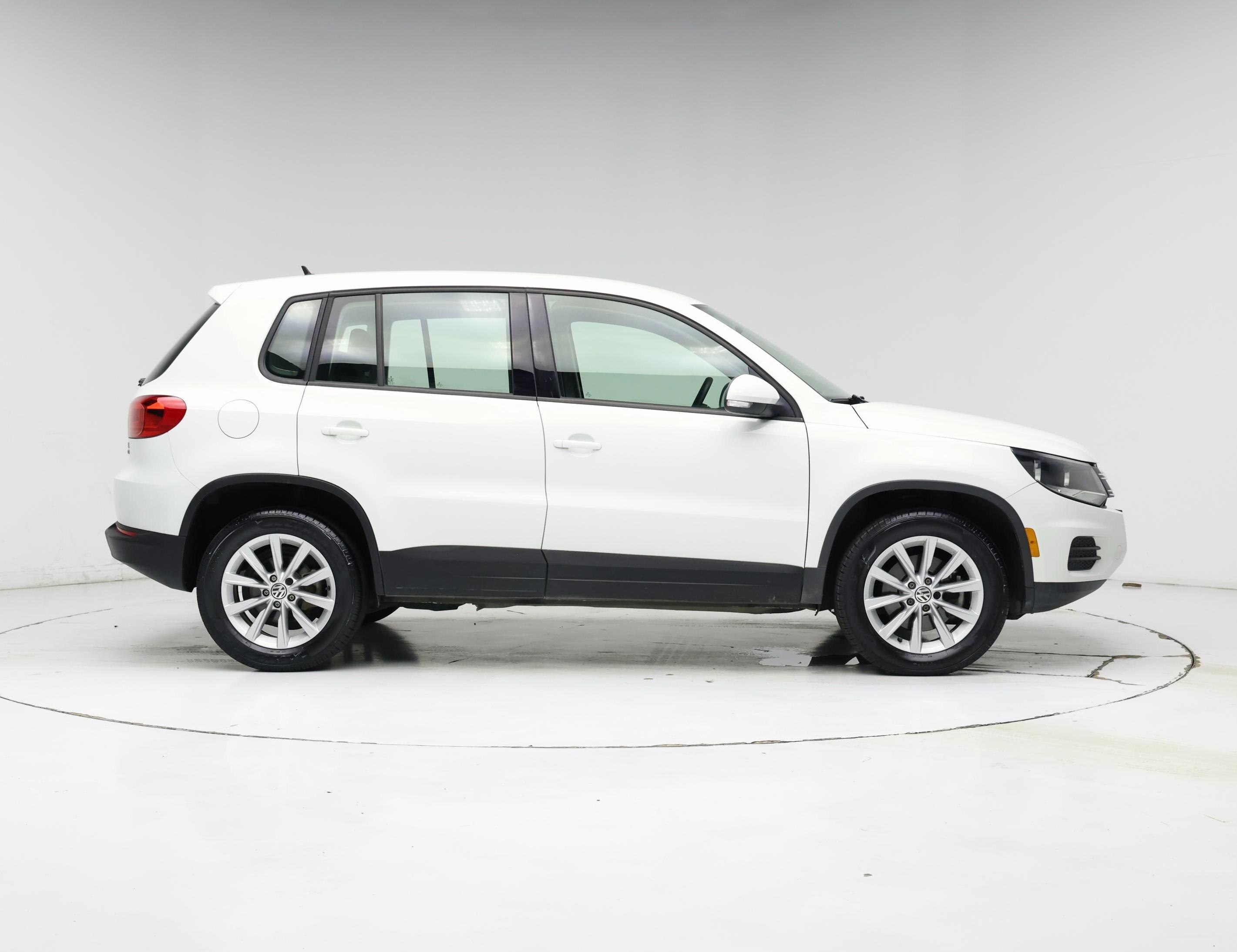 Thumbnail: 2017 Volkswagen Tiguan - 7